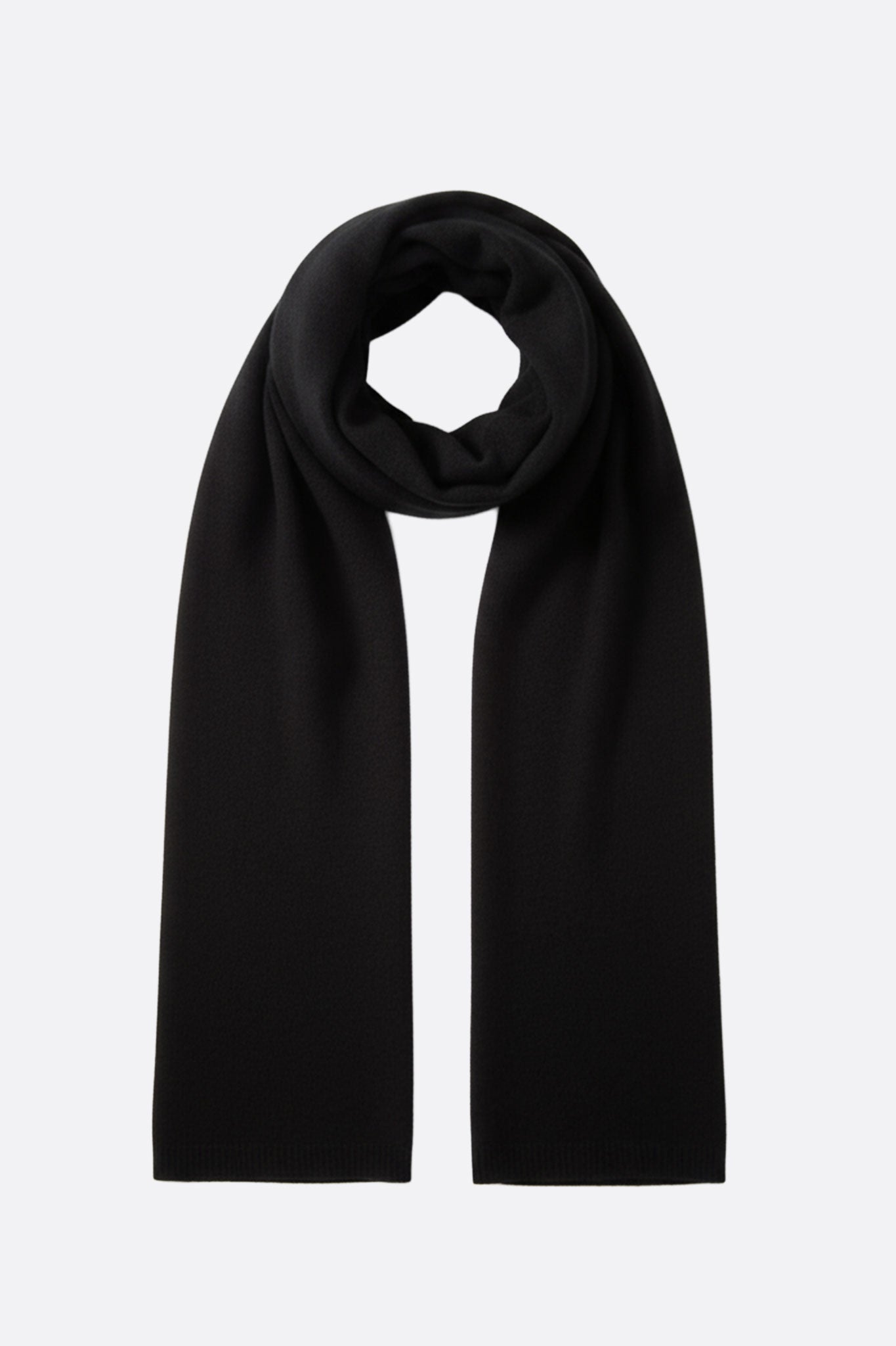 Bufanda de cachemira negra Millenero, accesorio elegante que aporta sofisticación a tus conjuntos durante las noches de...