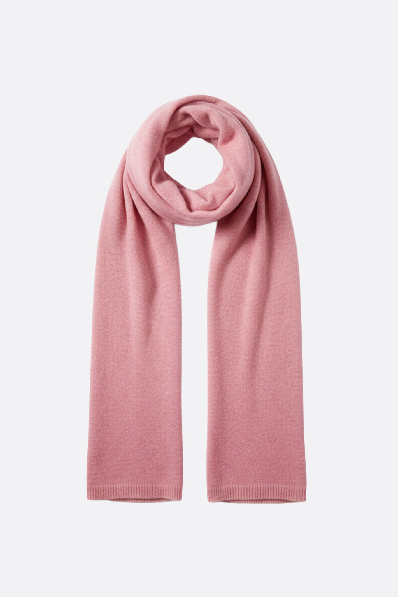 Echarpe de cachemira rosa mármol, un accesorio sofisticado que aporta elegancia y suavidad a tus conjuntos de noche.