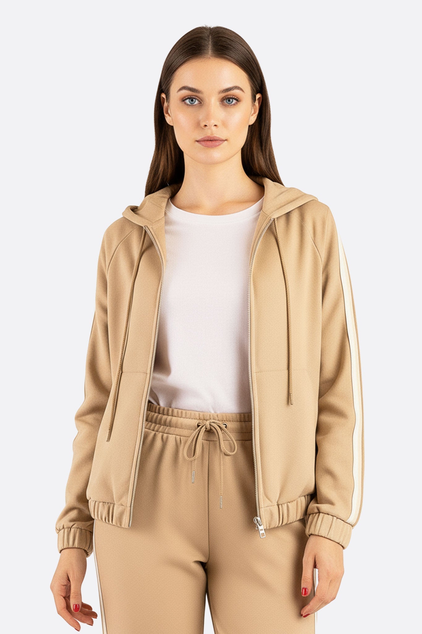 
Zoom sur les bandes latérales de l'ensemble de survêtement marron, un mélange parfait de confort et d'élégance pour vos...



