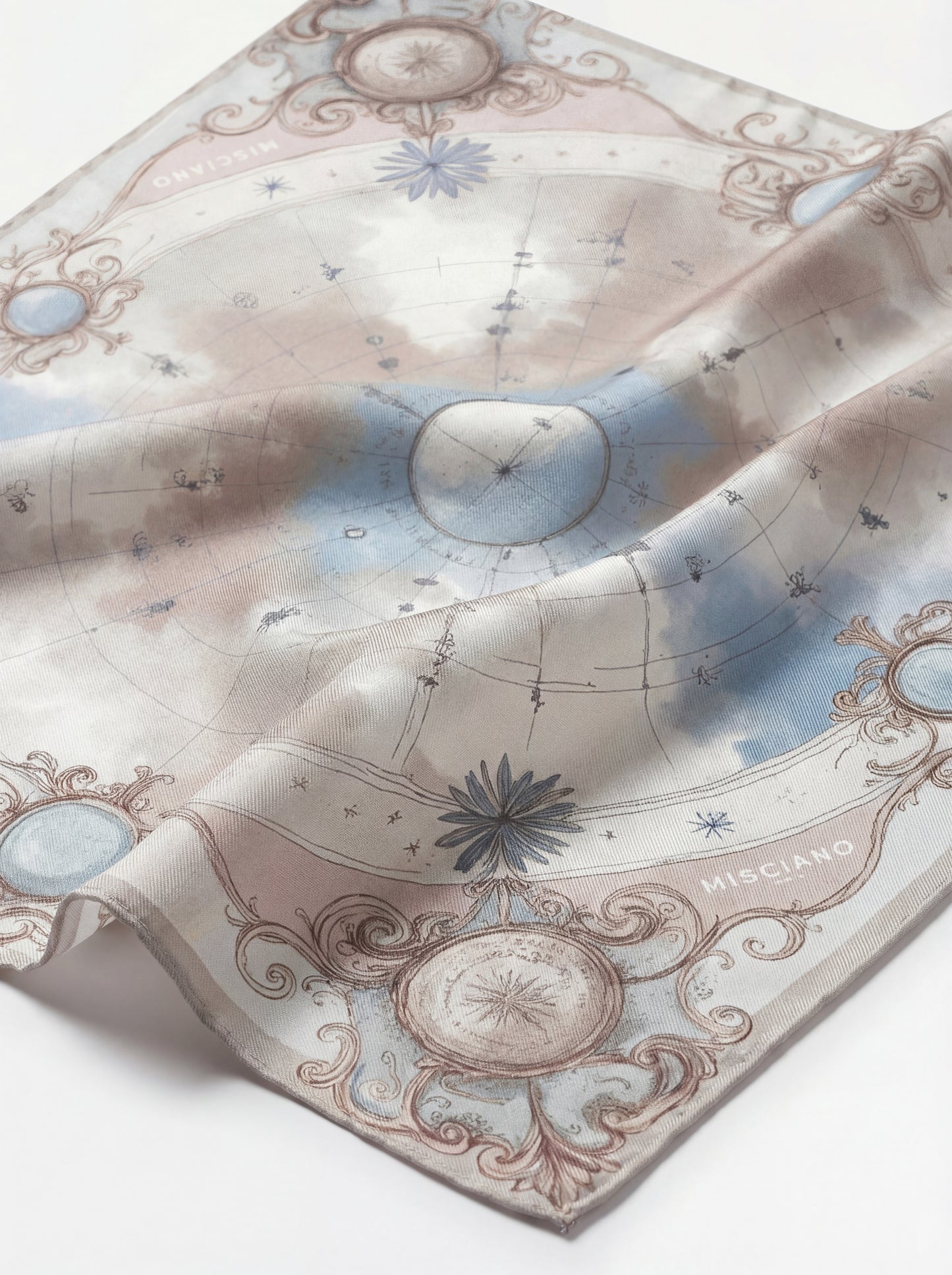 
Carré de soie 90 cm en bleu et rose, vue 3/4 révélant son imprimé délicat, accessoire élégant pour rehausser une tenue...



