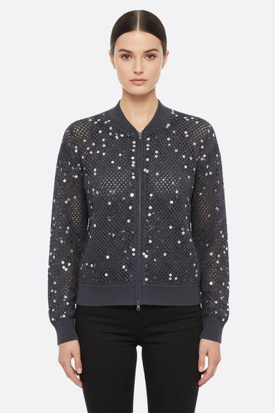 
Gilet chic en lin et coton gris, délicatement ajouré et orné de sequins pour sublimer vos soirées élégantes.



