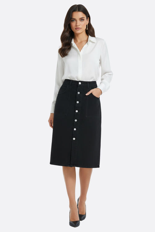 
Jupe crayon noire en denim avec poches surdimensionnées, idéale pour un look chic et décontracté au quotidien.



