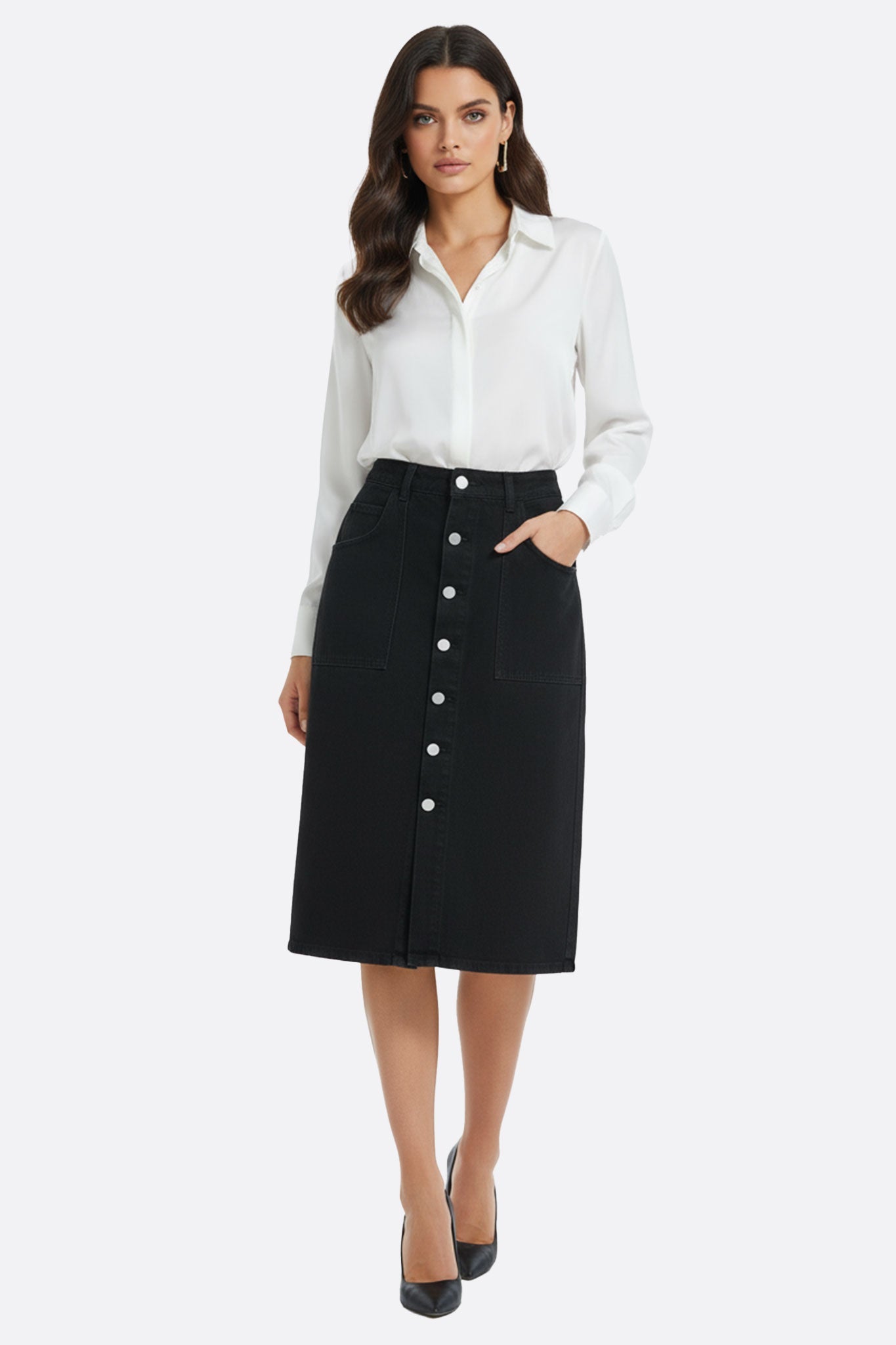 
Jupe crayon noire en denim avec poches surdimensionnées, idéale pour un look chic et décontracté au quotidien.



