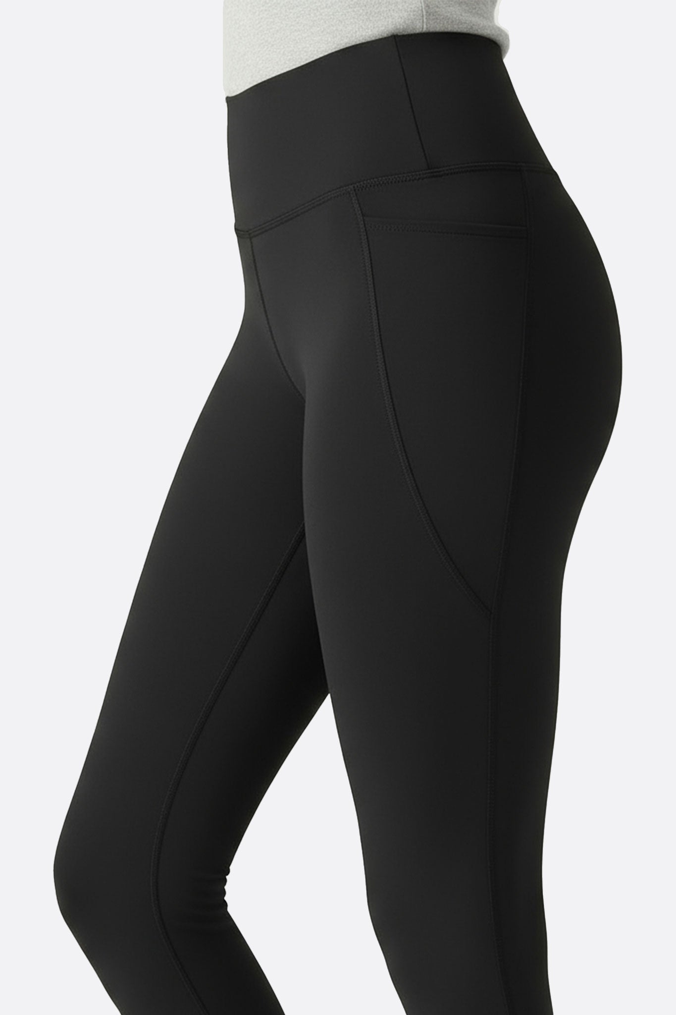 Legging de alto rendimiento en color negro con cintura alta, tejido técnico suave y cómodo, ideal para un look elegante y...