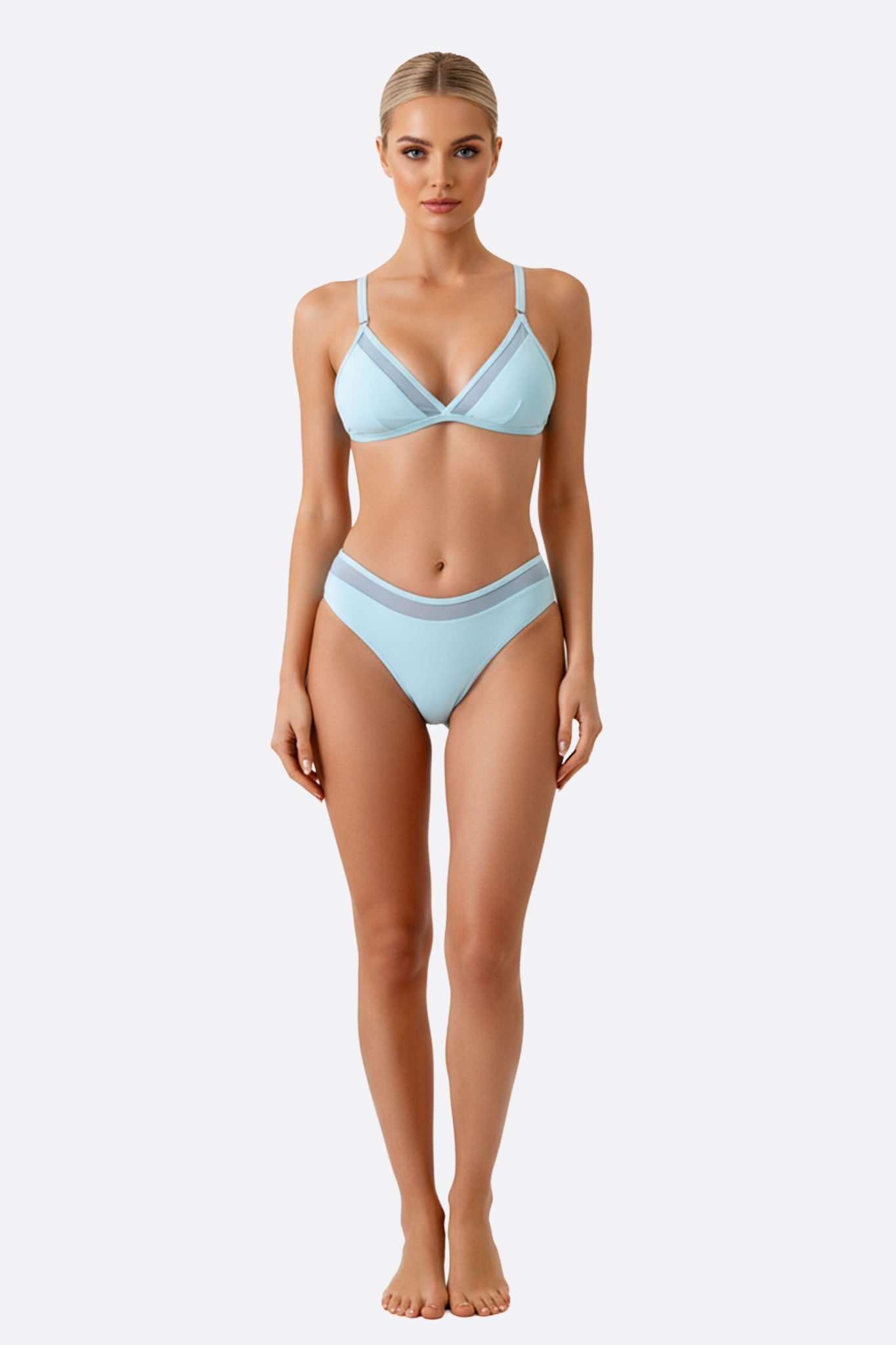 
Bikini taille haute en bleu pastel avec des éléments transparents, parfait pour une journée à la plage élégante.



