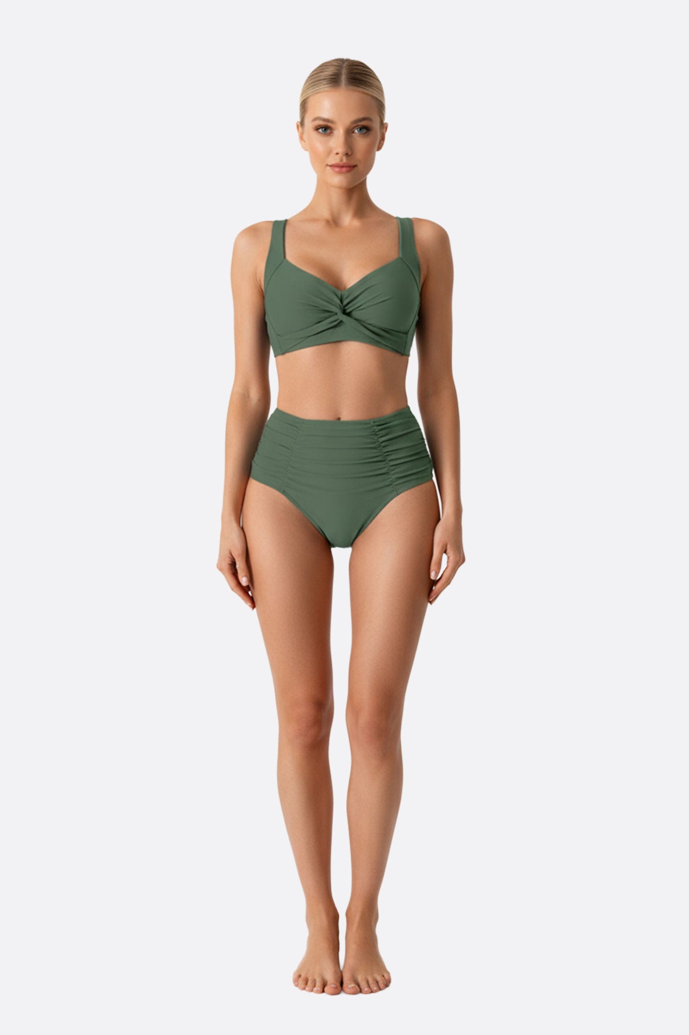 Maillot de bain deux-pièces vert profond à effet torsadé, idéal pour des journées ensoleillées à la plage ou à la piscine.