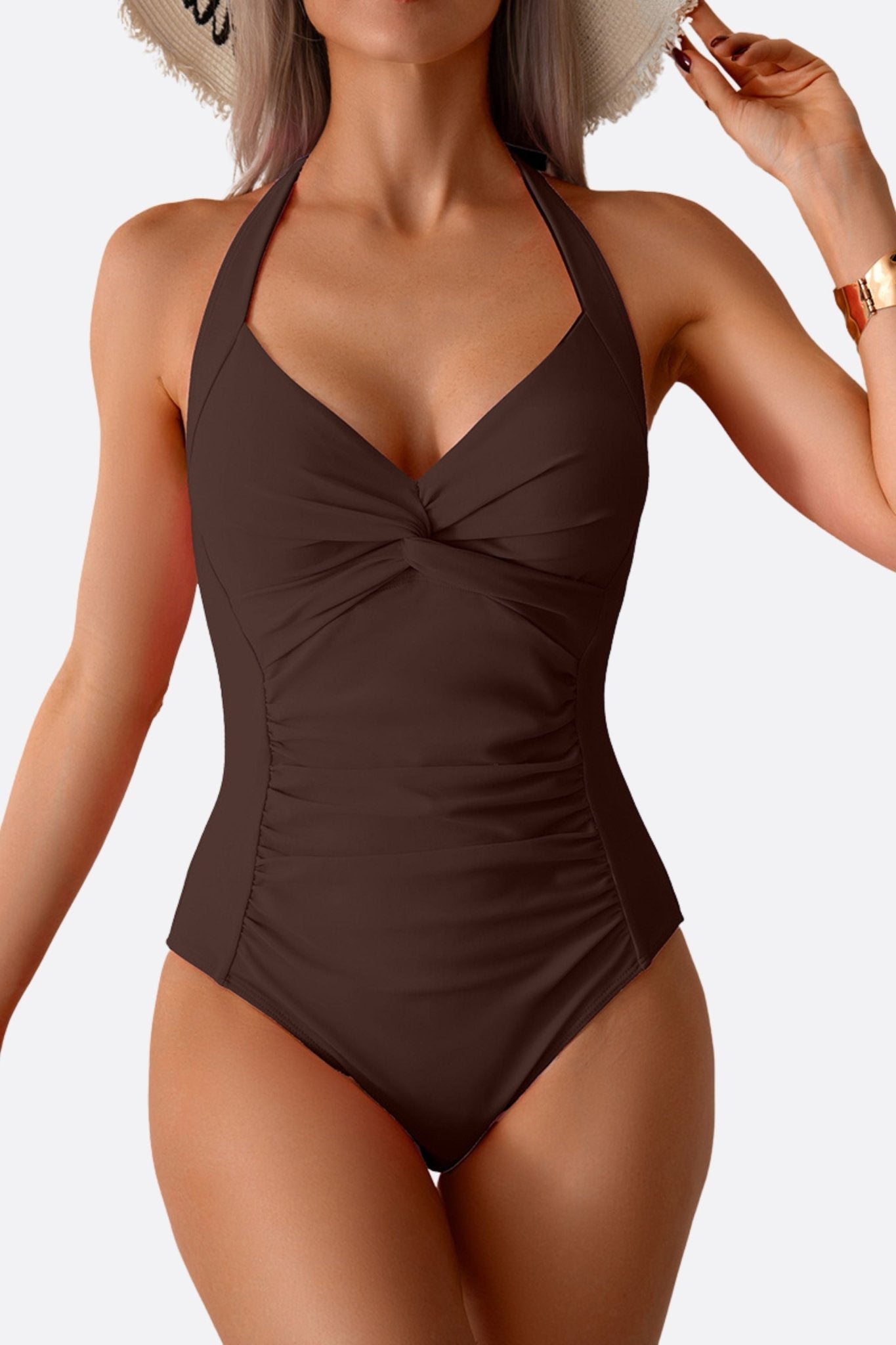 
Maillot de bain une pièce marron chic avec un élégant nœud, idéal pour des moments glamoureux au bord de l’eau.



