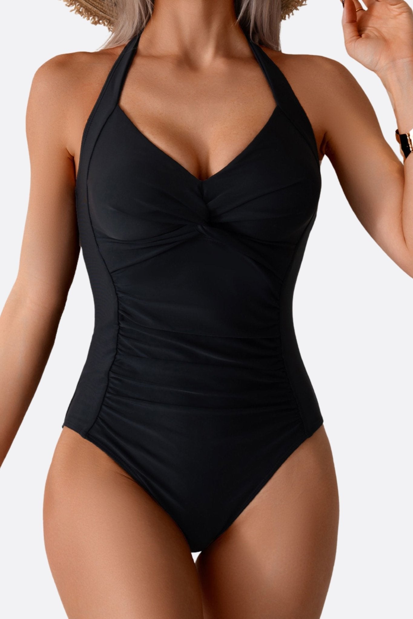 Schwarzer Einteiler mit eleganten gebundenen Trägern, ideal für glamouröse Sommerabende am Strand oder am Pool.