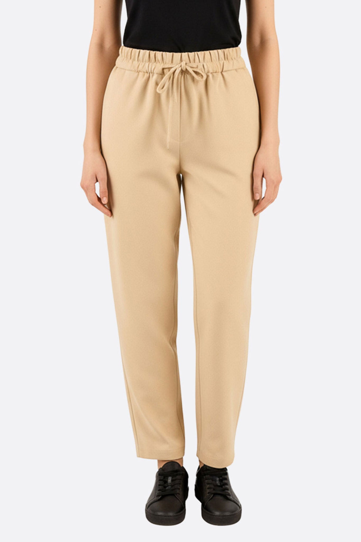 Pantalon beige chic à taille élastique, idéal pour un look décontracté et élégant au quotidien.