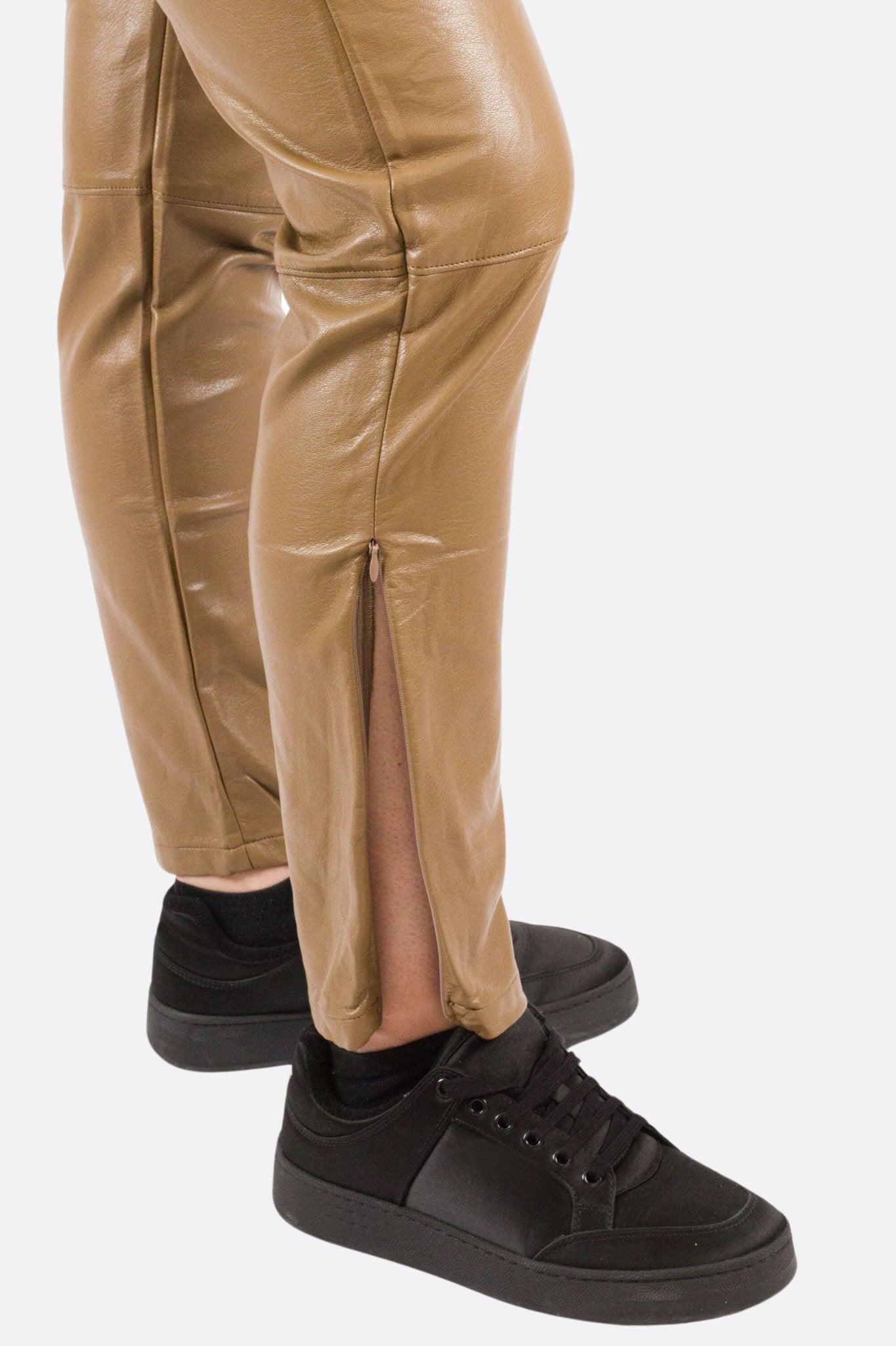Pantalon en simili cuir camel à coupe ajustée - MISCIANO