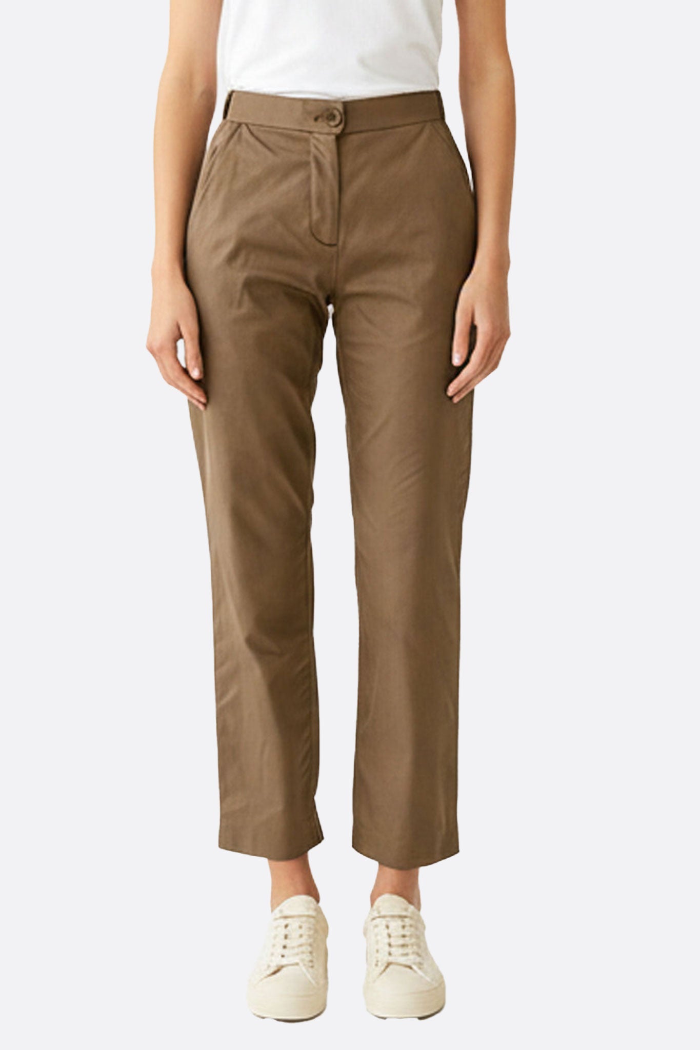 Pantalone camel a vita alta in tessuto morbido ed elasticizzato, ideale per outfit eleganti e casual in ogni occasione.