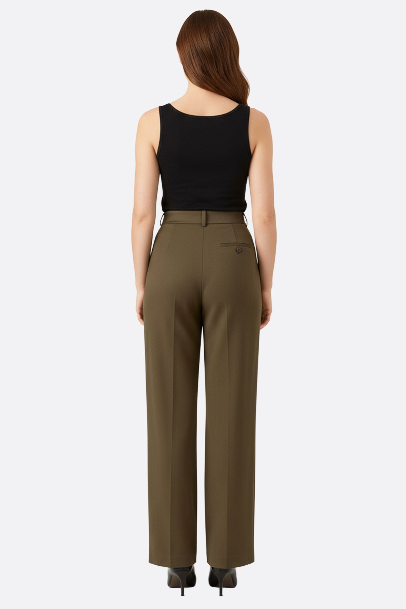
Pantalon ample kaki à taille haute, vue différente illustrant sa coupe moderne et son allure élégante pour un style raffiné.



