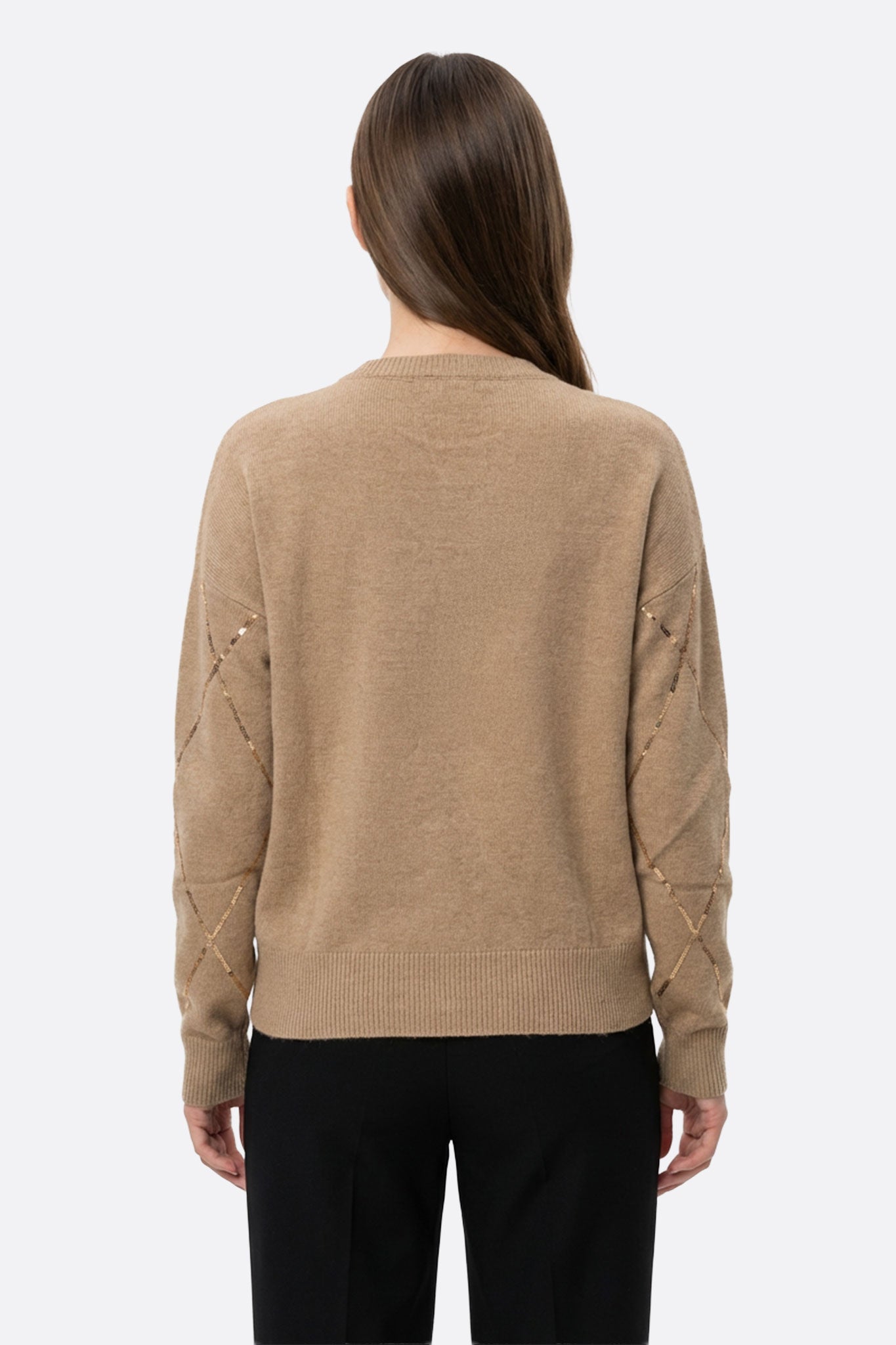 Pull beige en laine mélangée, mettant en avant des sequins lumineux, parfait pour rehausser un style élégant au quotidien.