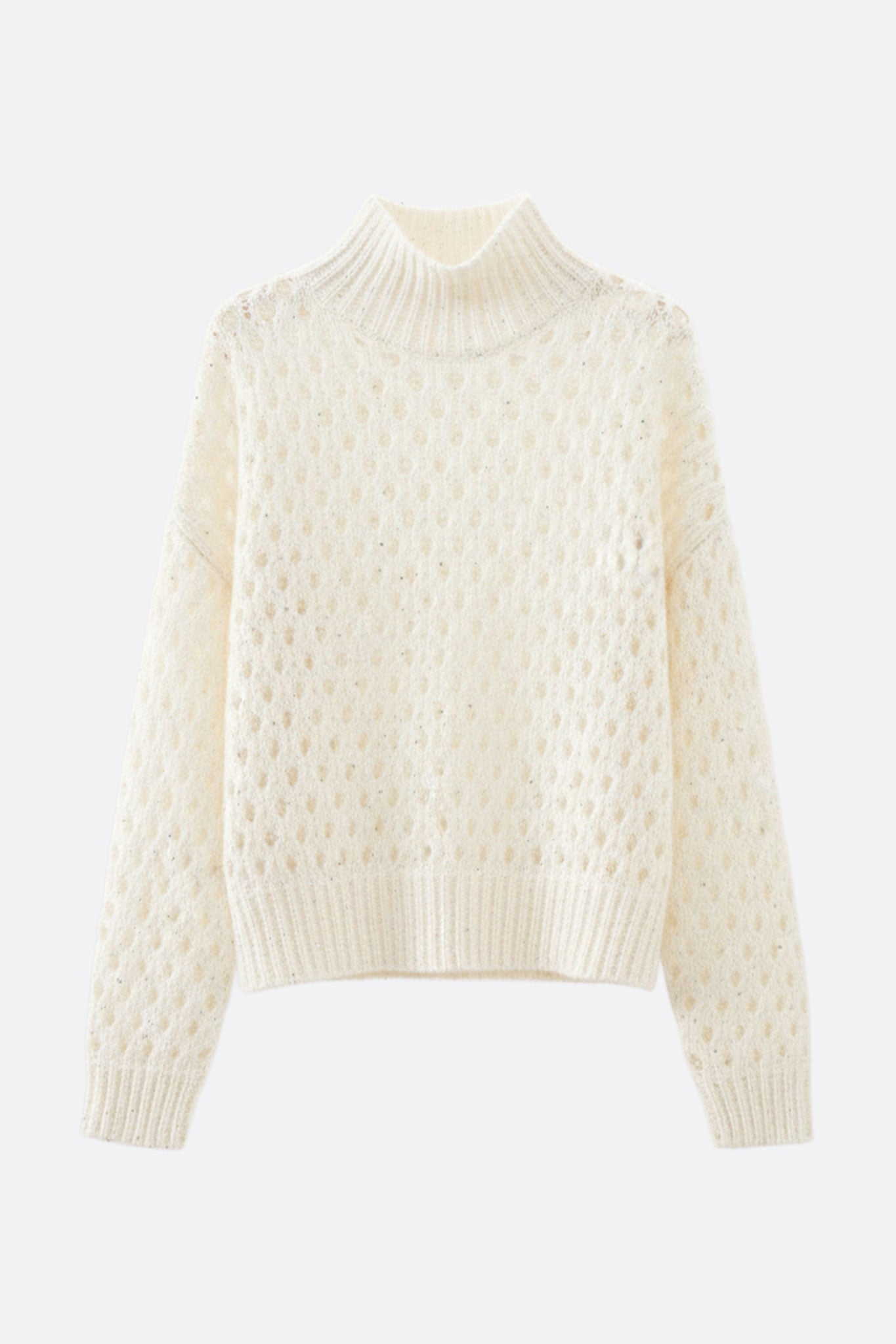 
Zoom sur le col montant ajouré du pull blanc en cachemire, décoré de sequins pour une allure chic et chaleureuse.



