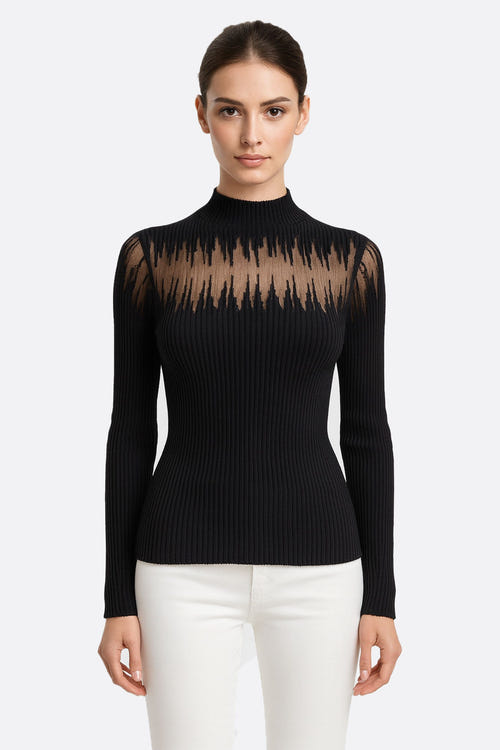 
Pull noir chic à manches longues avec délicat empiècement transparent nude, parfait pour une soirée élégante.



