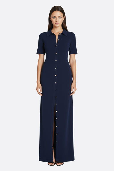 
Robe chemise longue bleu marine avec fente élégante et boutons, parfaite pour une soirée chic ou un rendez-vous au bureau.



