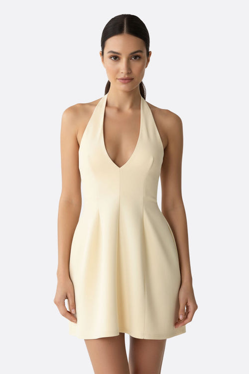 
Robe évasée beige à décolleté plongeant, parfaite pour une soirée chic ou un événement raffiné.



