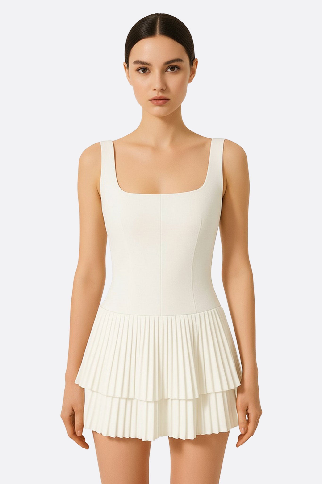 Vestido corto blanco con falda plisada, diseño elegante y atemporal, ideal para lucir en ocasiones especiales o fiestas...