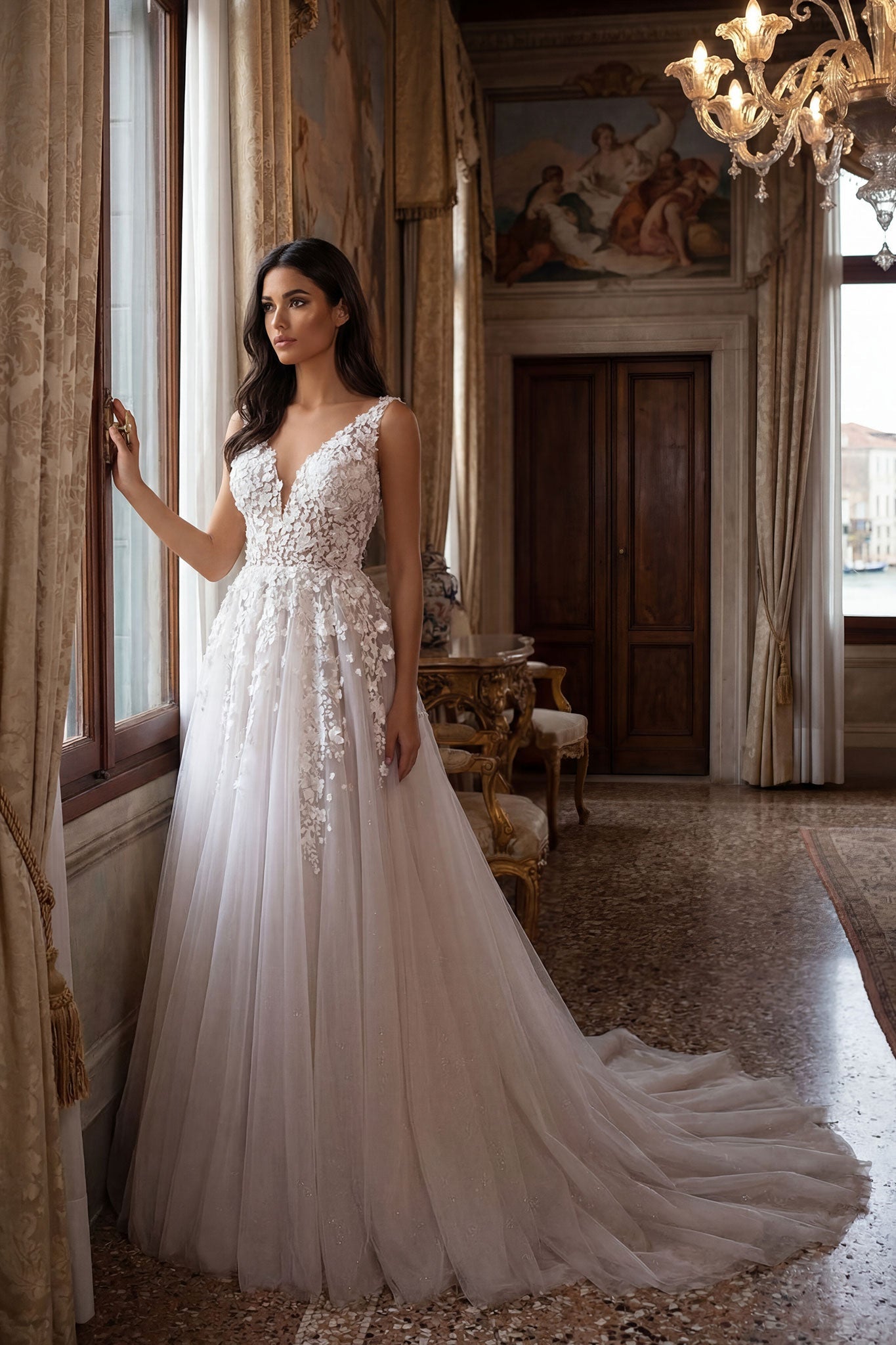 Robe de mariée princesse en tulle nude et dentelle florale - Misciano