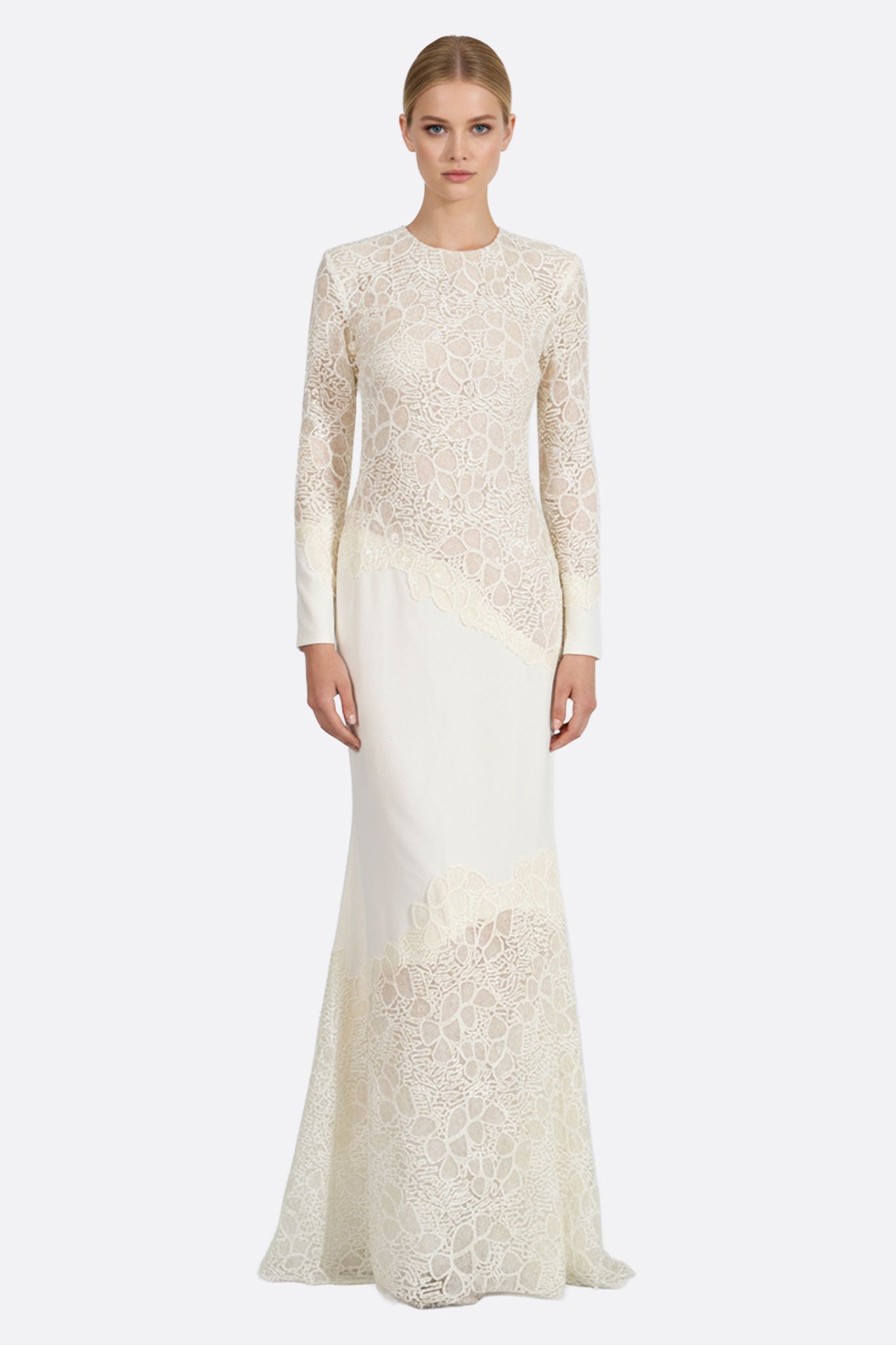 
Robe longue en dentelle ivoire aux manches délicates, idéale pour des soirées élégantes, mettant en avant une silhouette...



