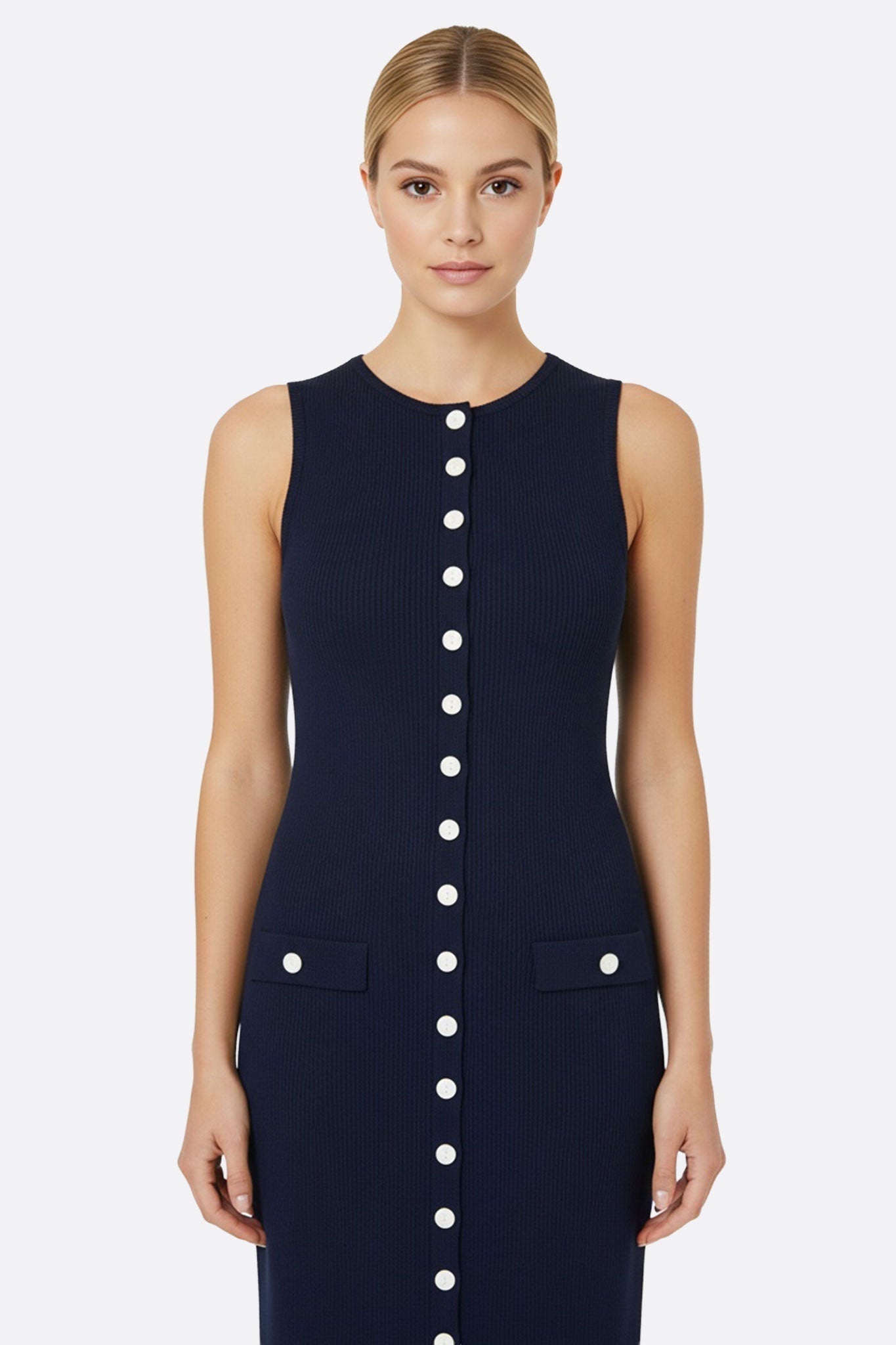 Abito lungo blu scuro senza maniche in maglia a coste, con bottoni raffinati, ideale per cerimonie e look eleganti.