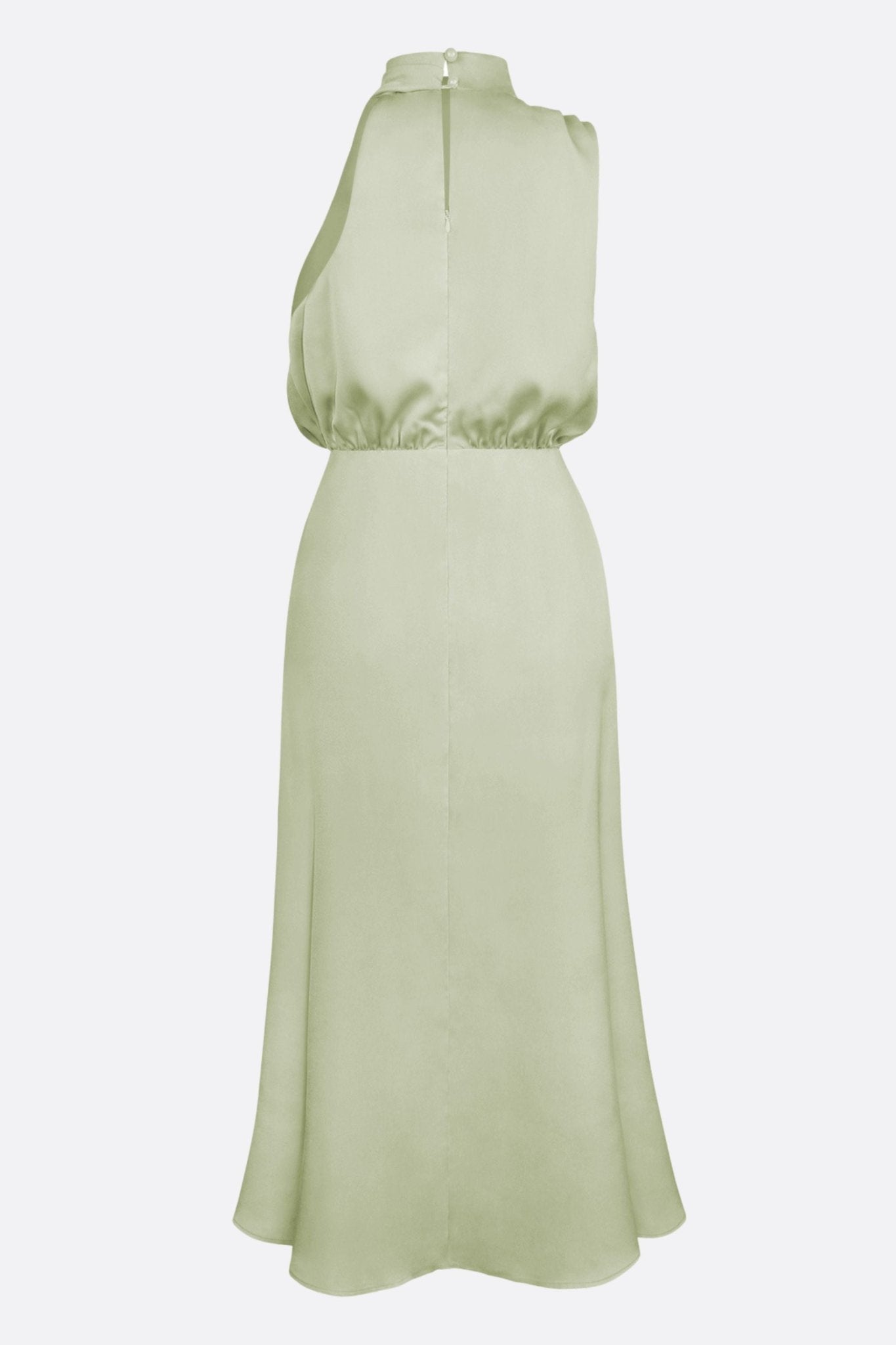 
Détail du dos de la robe longue vert sauge, mettant en avant la texture fluide et la taille cintrée pour un look chic.



