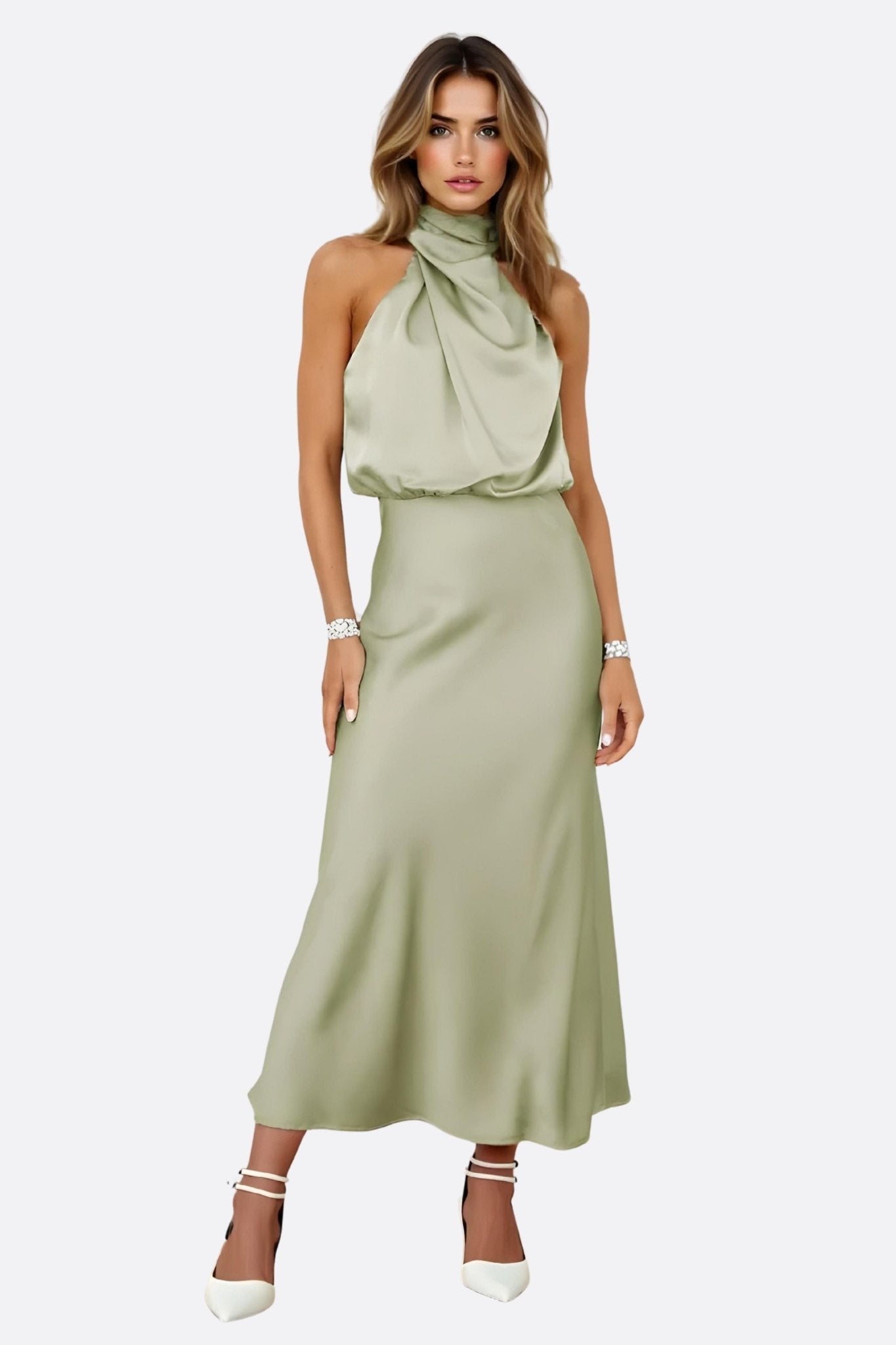 Robe longue drapée vert sauge à col foulard et taille cintrée