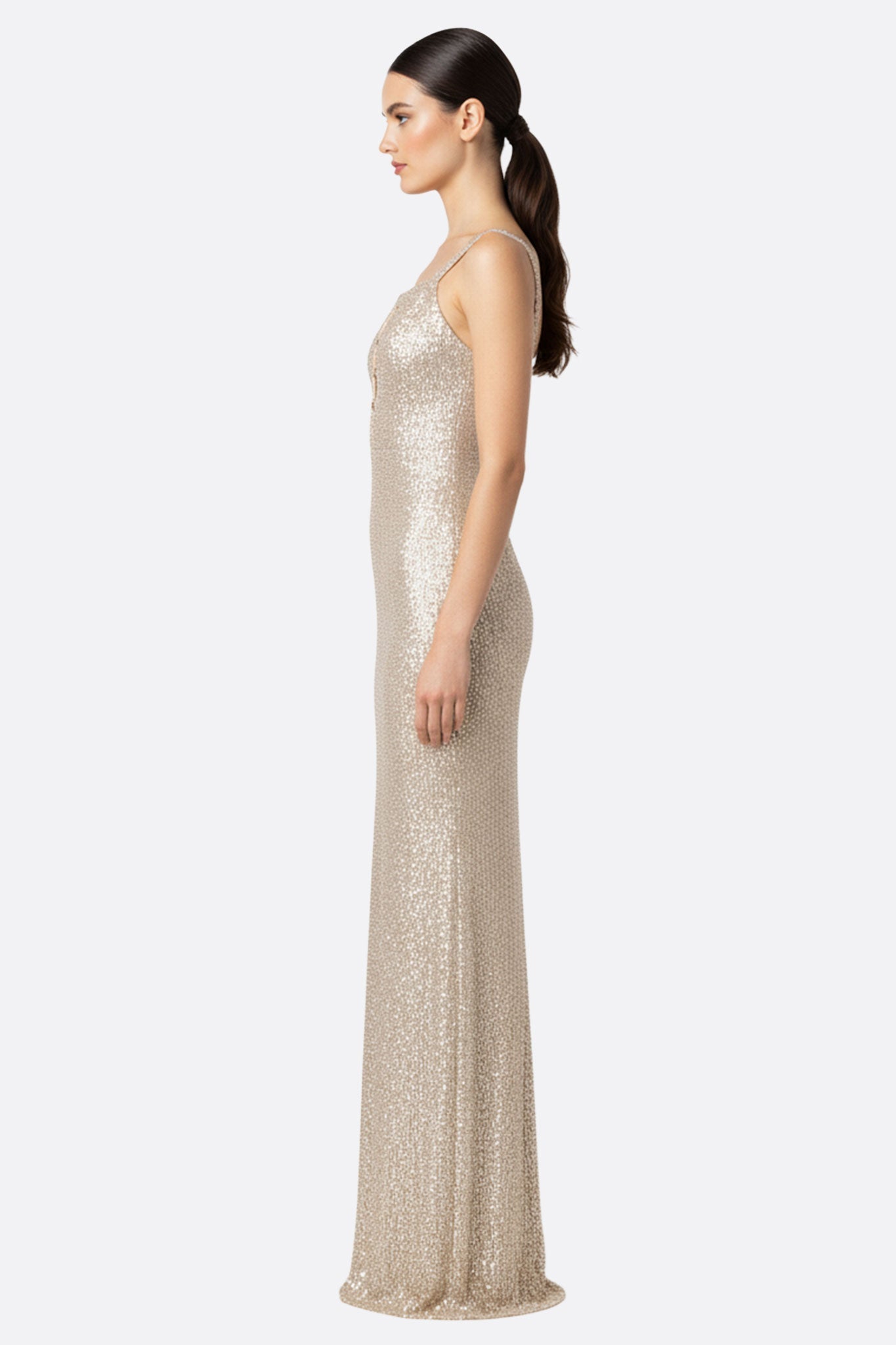 
Profil de la robe longue fendue dorée champagne, ornée de sequins, mettant en valeur une allure raffinée pour les grandes...



