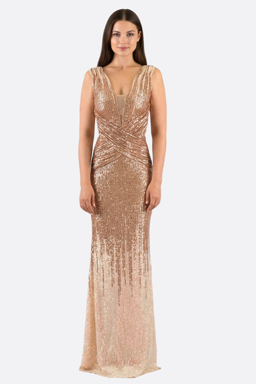 
Robe sirène élégante en sequins cuivrés, idéale pour soirées glamour, mettant en valeur une silhouette raffinée.



