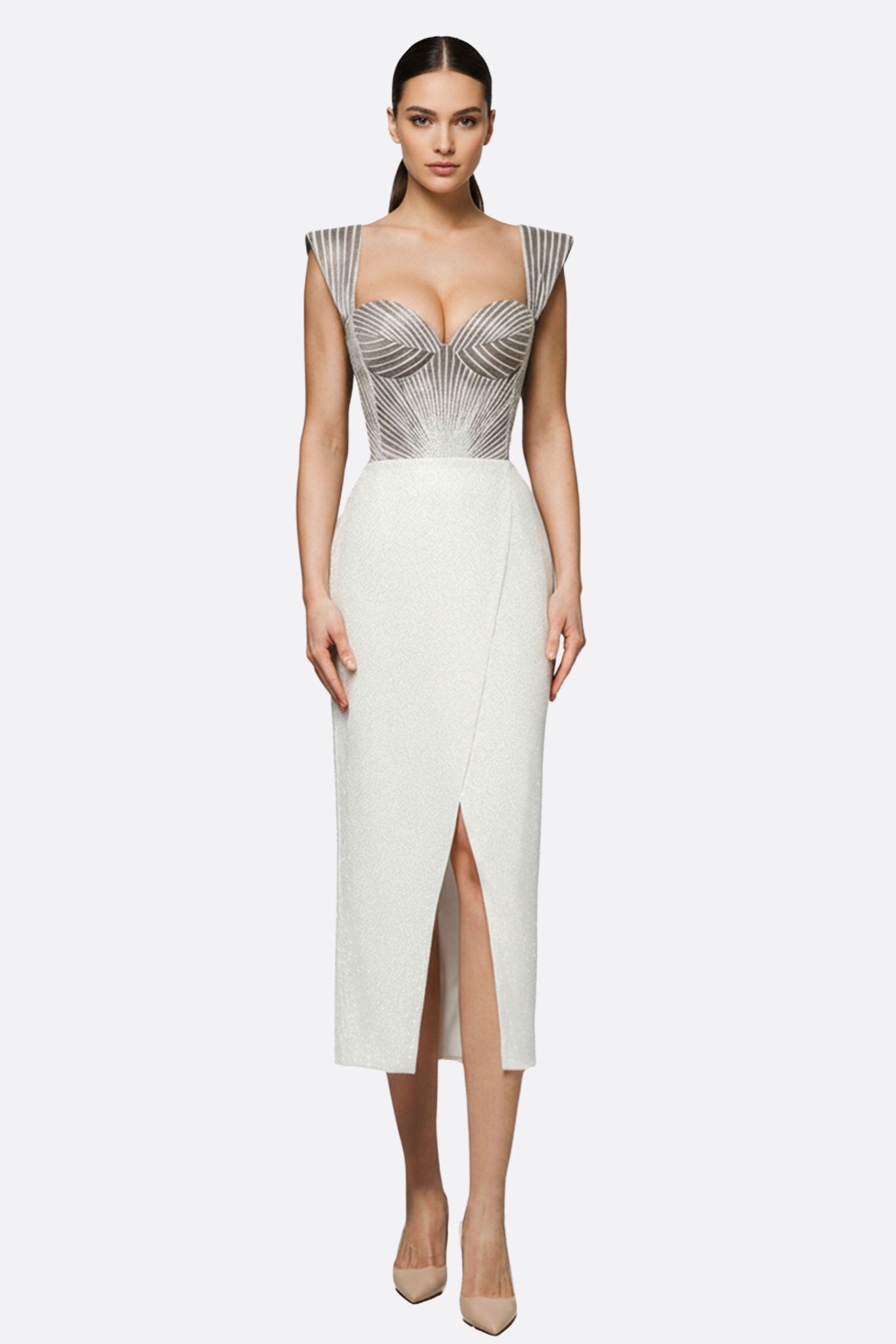 Elegante abito midi grigio con corsetto ricamato e fessura frontale, ideale per serate speciali e eventi di classe.