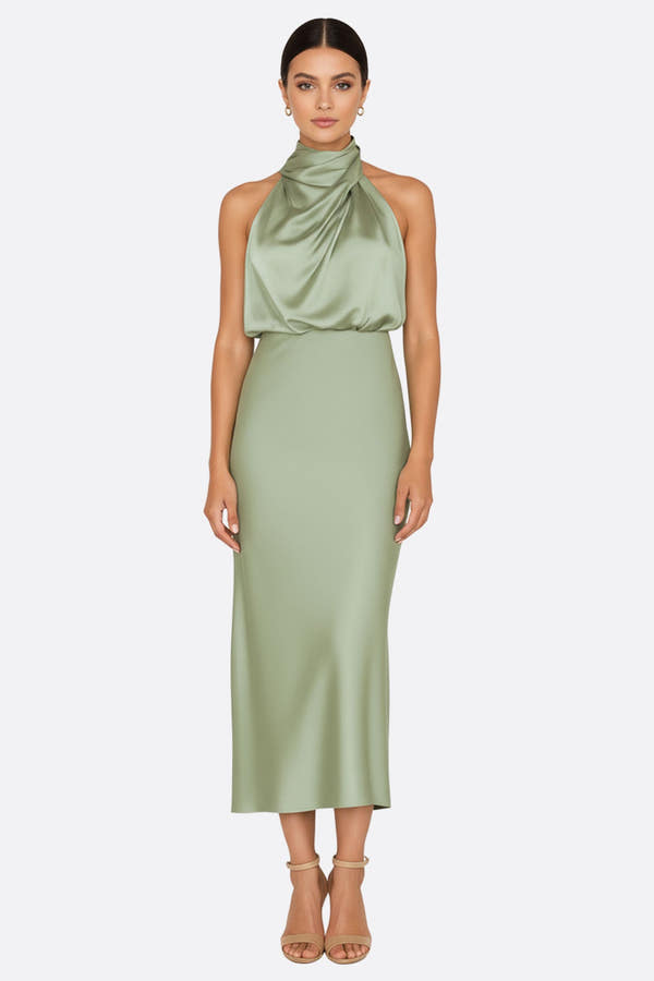 Robe élégante midi en satin vert sauge avec col drapé, idéale pour une soirée sophistiquée.