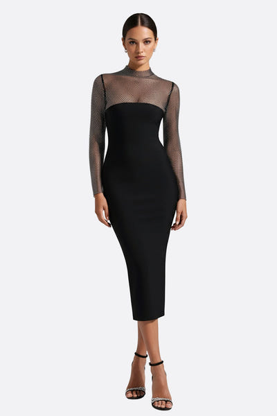 
Robe longue en noir avec bustier en résille délicate, idéale pour une soirée élégante ou un événement chic.



