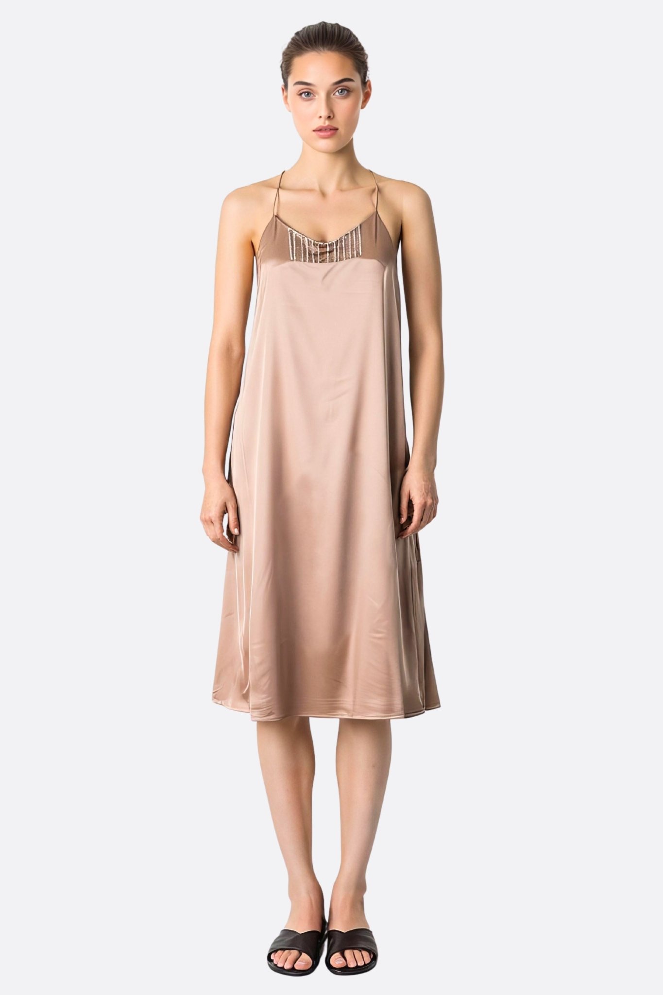 Robe satinée beige à chaînettes de strass argentés - MISCIANO