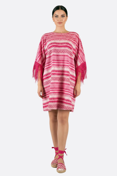 
Robe tunique en maille jacquard rose, élégante et moderne, parfaite pour une soirée ou une sortie décontractée.



