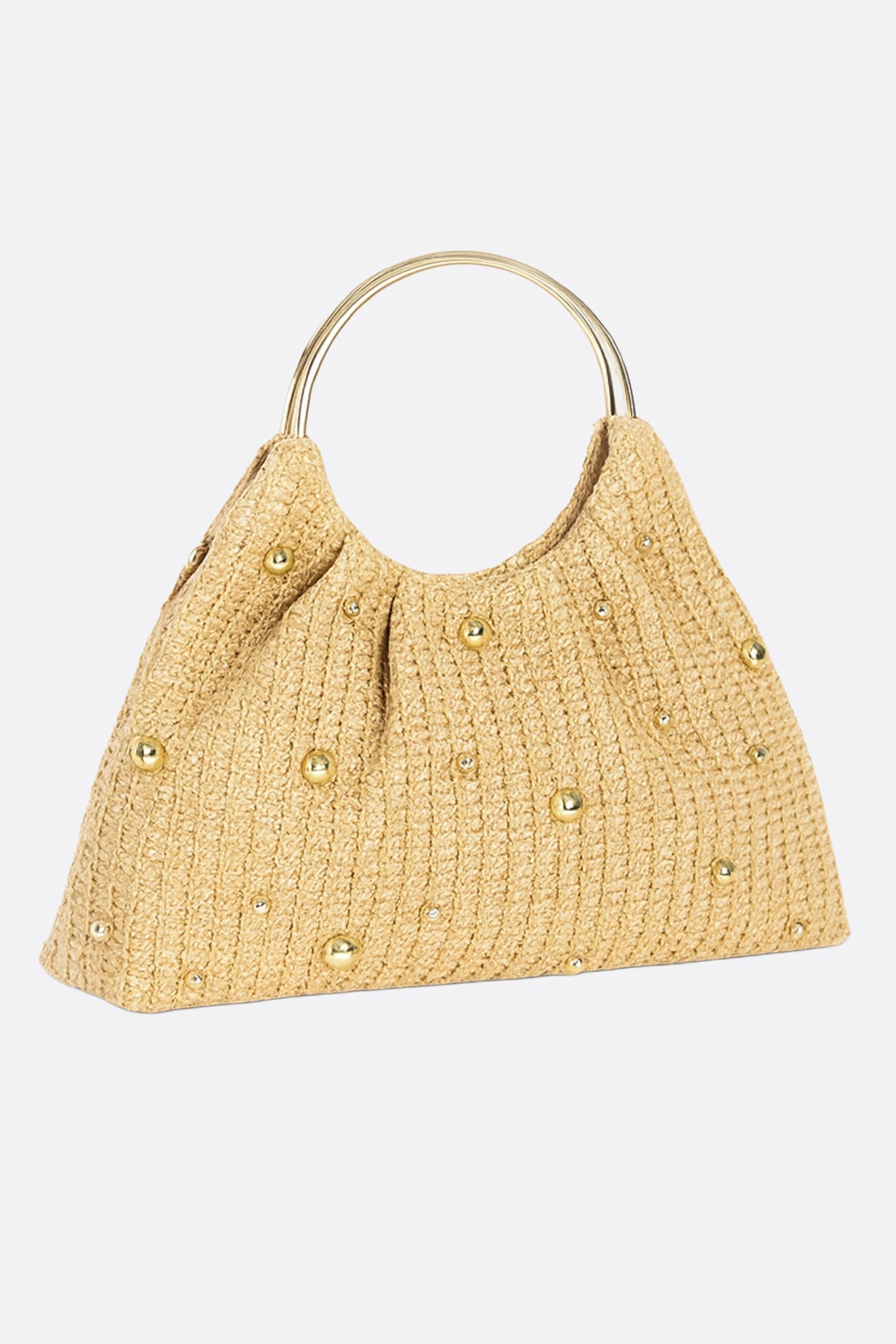 Dettaglio zoom sulla borsa cabas in raphia dorato con eleganti perle, accessorio ideale per eventi estivi o occasioni...