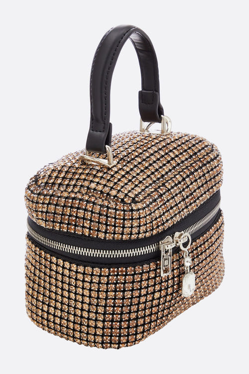 
Zoom sur un sac à main de soirée raffiné orné de cristaux dorés, idéal pour rehausser un look de fête.



