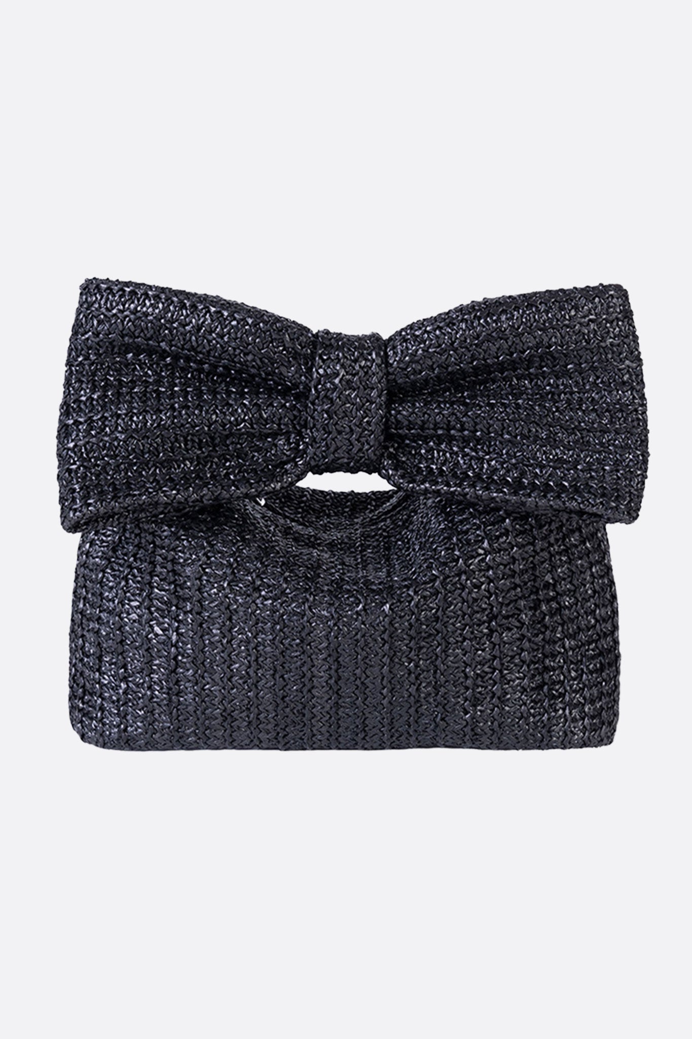Bolso de rafia negro con un elegante lazo, perfecto para complementar un estilo contemporáneo en eventos especiales.