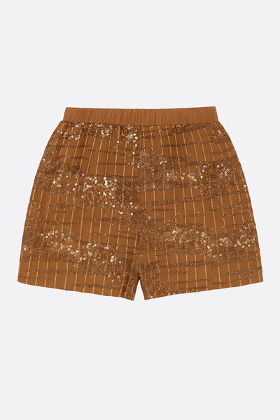 
Short camel délicatement brodé de sequins bronze, parfait pour rehausser un ensemble chic lors d'une sortie estivale.



