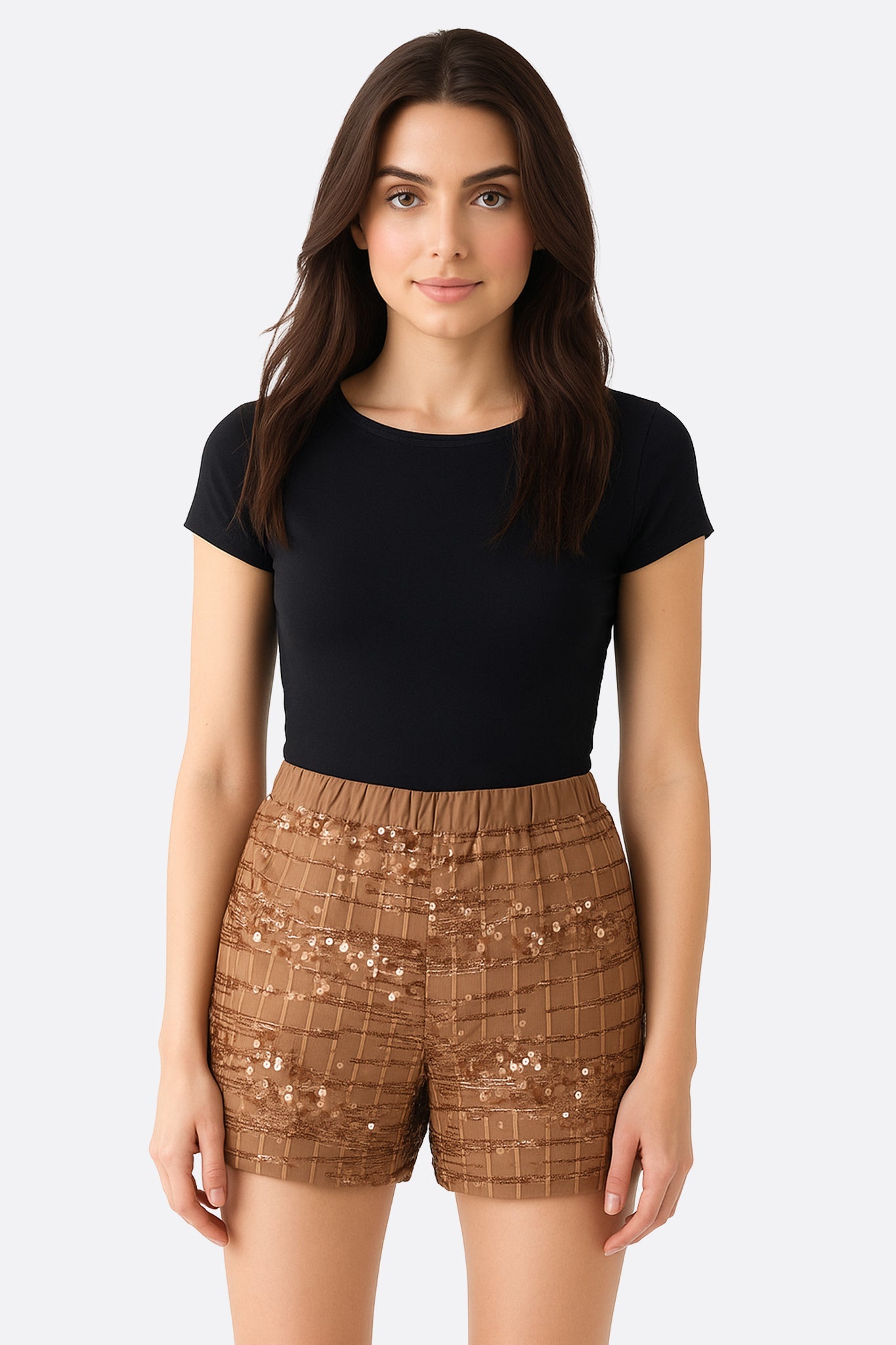 
Détail du short camel avec broderie de sequins bronze, un choix élégant pour élever vos tenues festives et décontractées.



