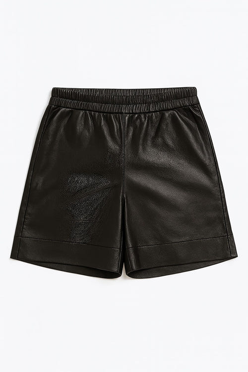 
Short noir en similicuir avec taille élastique, chic et moderne pour des looks élégants au quotidien.




