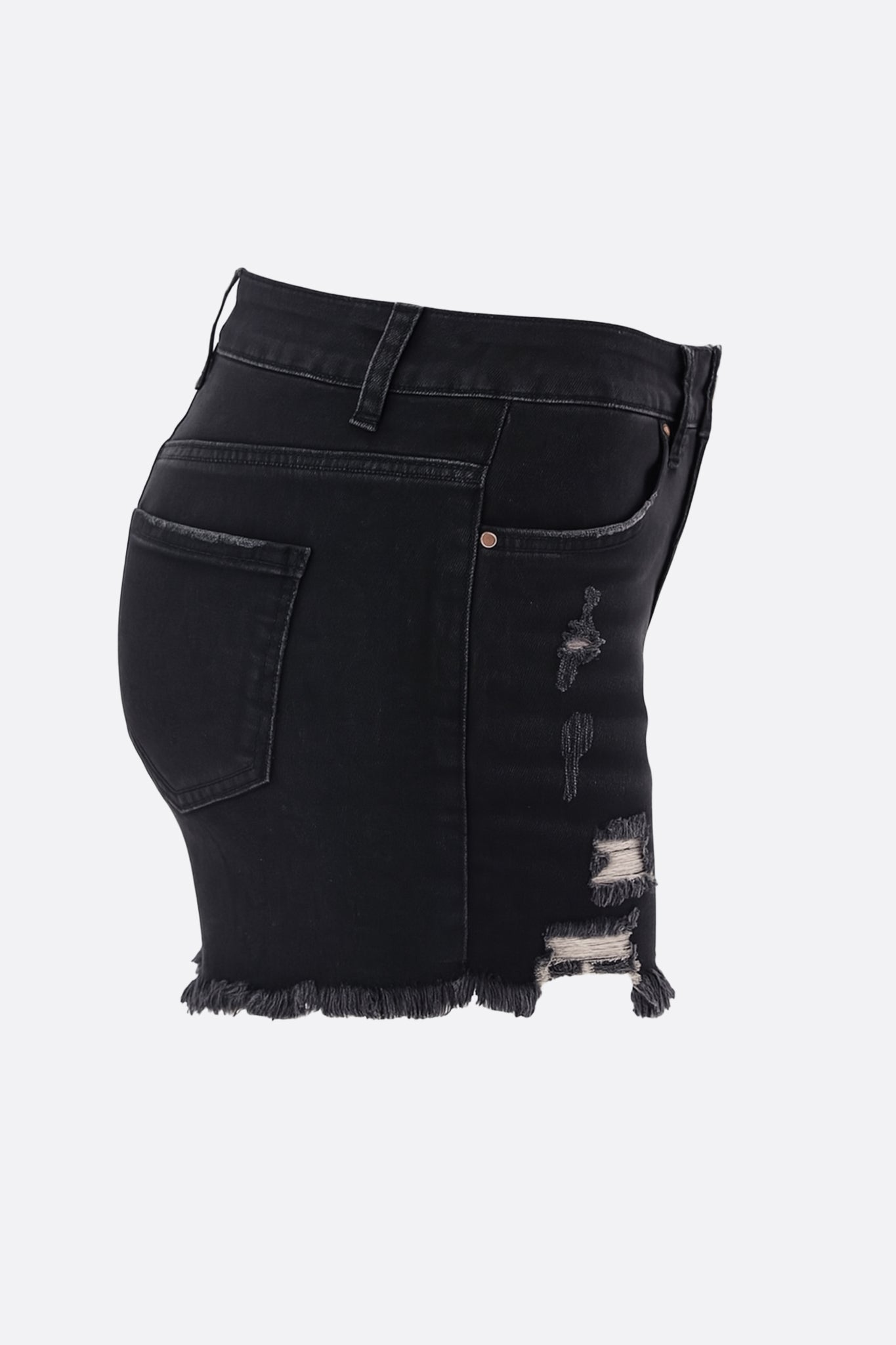 Short nero sbiadito con dettagli sfrangiati e stile trasandato, perfetto per un look casual estivo, realizzato in elastan...