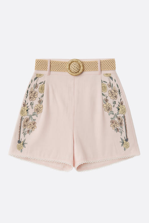 
Short taille haute rose pâle avec imprimé floral, confectionné en tissu léger, idéal pour des occasions estivales élégantes.



