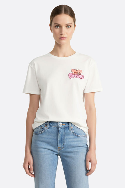 
T-shirt blanc oversize en coton avec message inspirant, idéal pour un look élégant et positif au quotidien.



