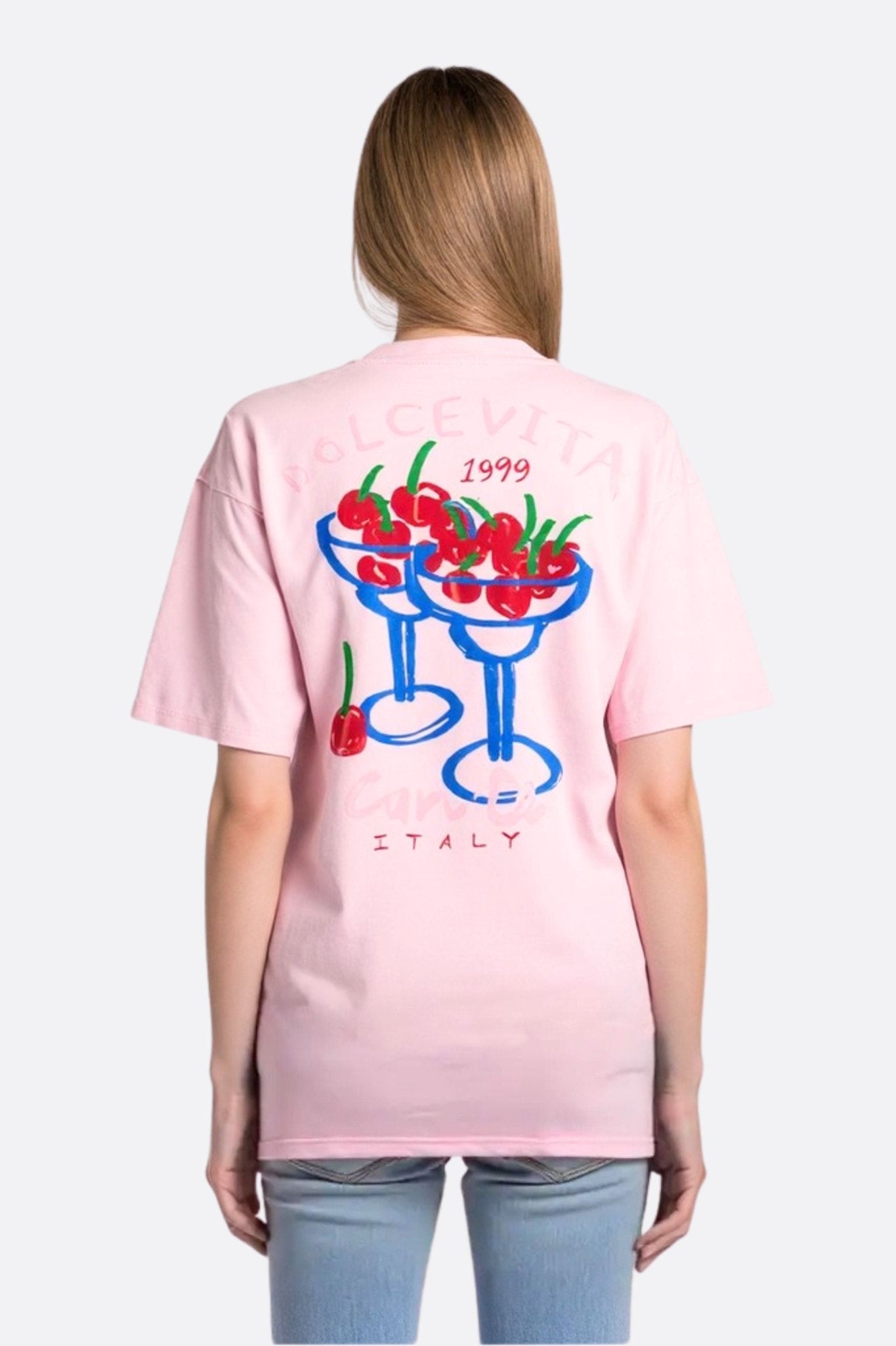 
Détail du t-shirt rose oversize Dolce Vita, mettant en avant un motif cerises coloré, parfait pour un look décontracté et...



