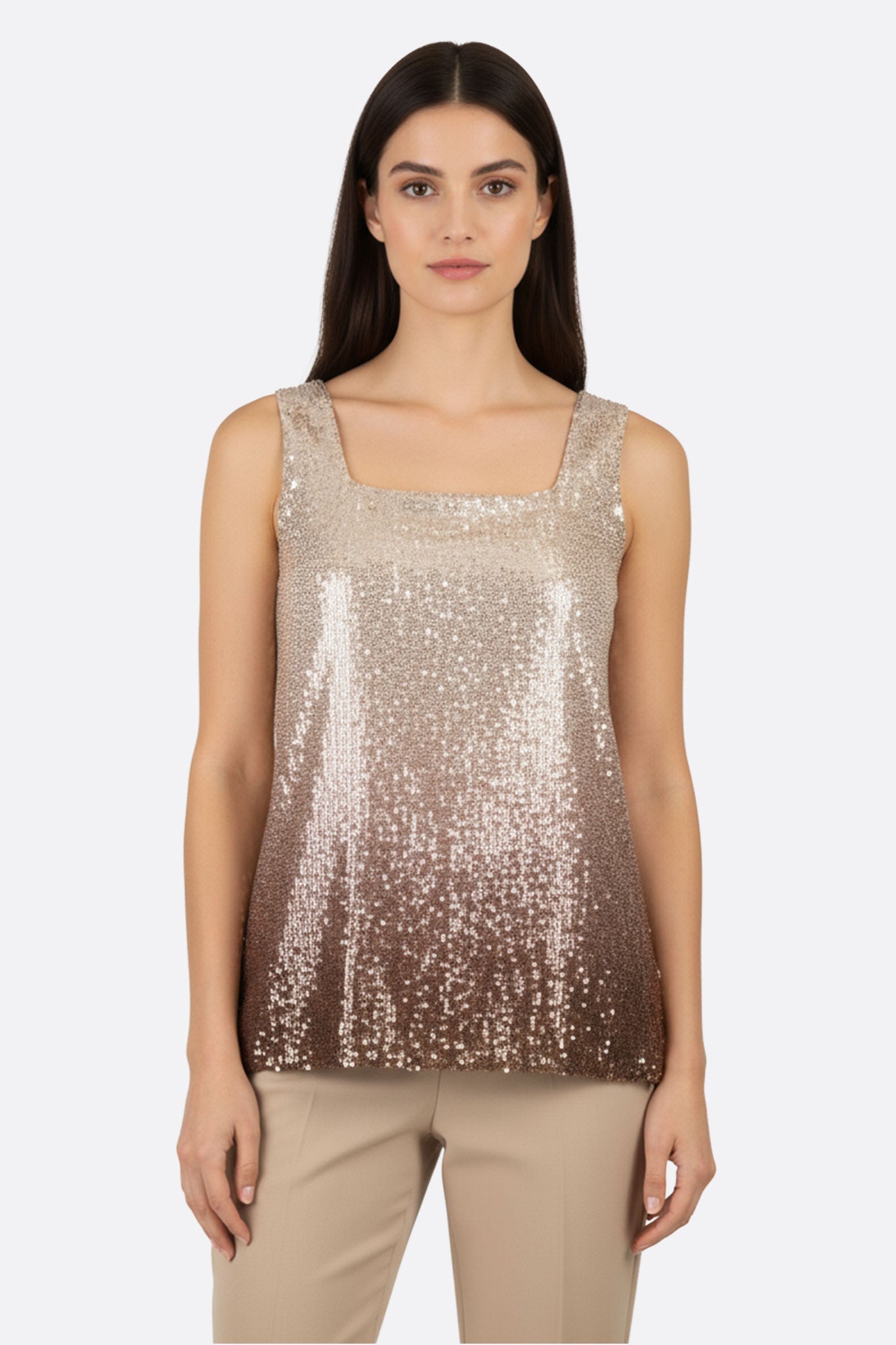 Top elegante en beige con efecto degradado de brillantes sequins dorados, ideal para destacar en ocasiones especiales.