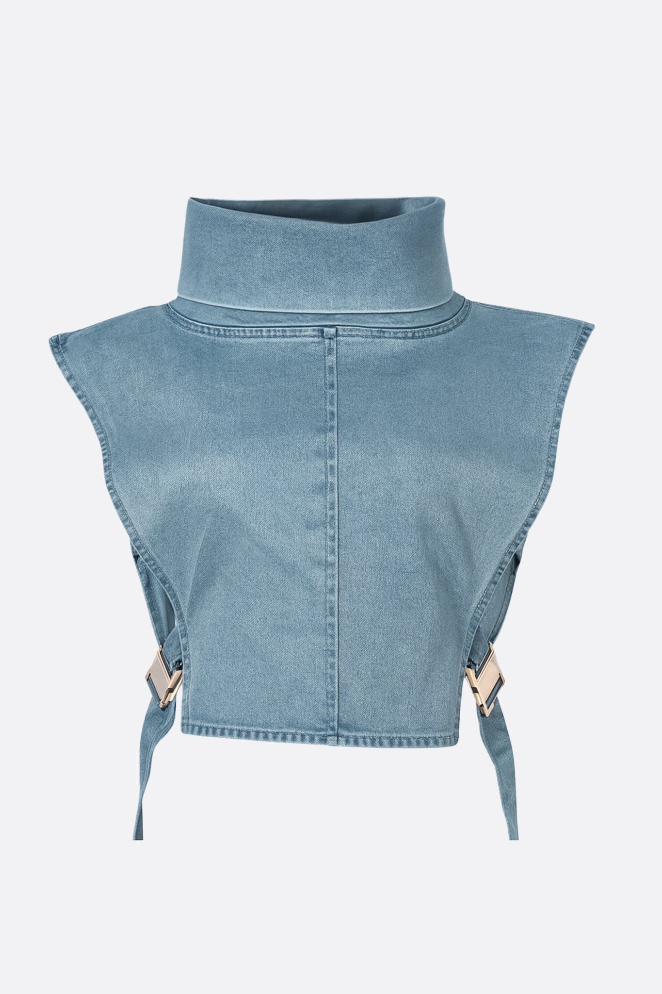 
Détail du top bustier en denim structuré avec boucle métallique, parfait pour un look sophistiqué en journée ou soirée.



