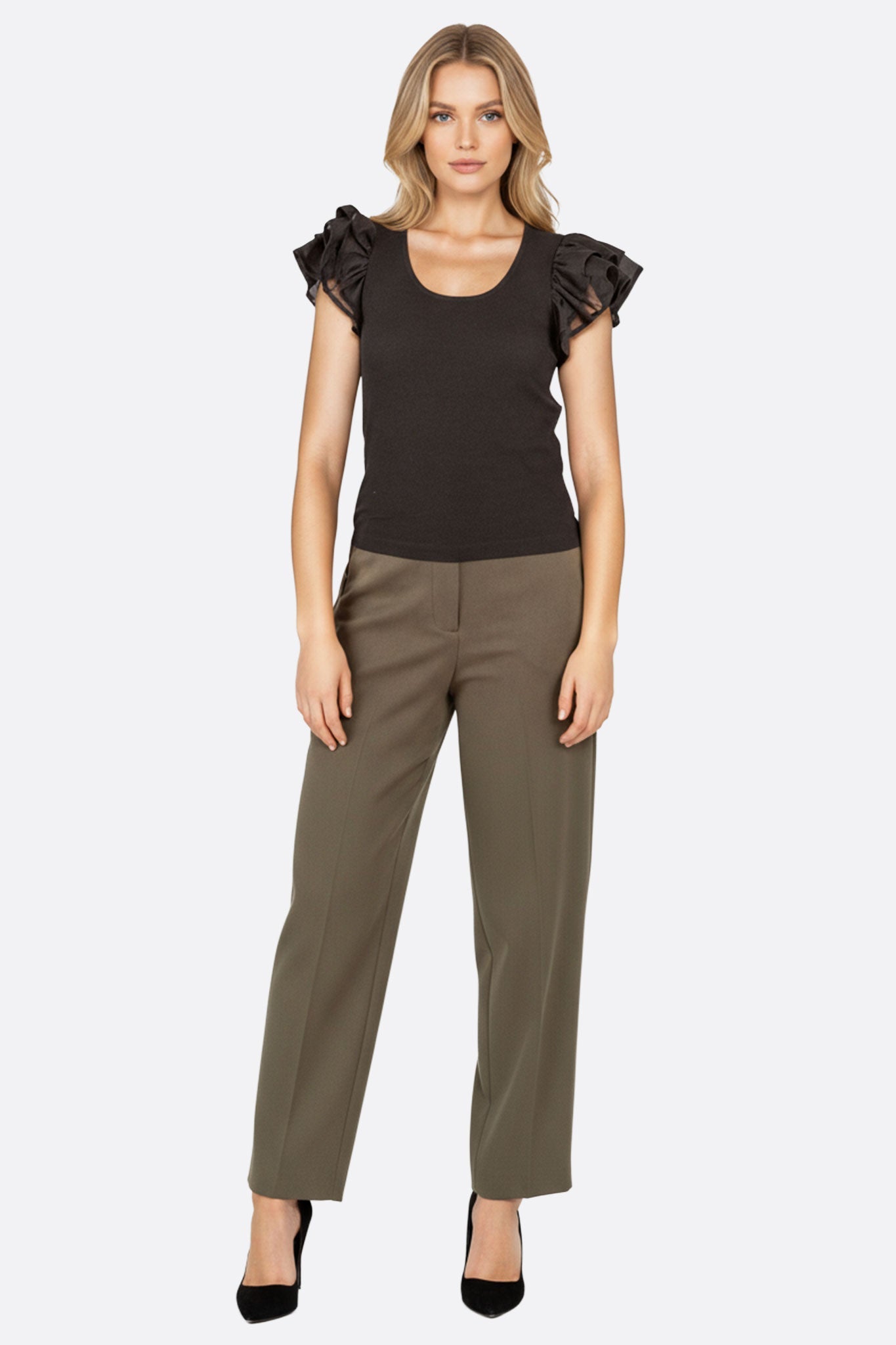 Удобный черный топ из легкой муслиновой ткани с изящными короткими рукавами, идеален для стильного повседневного образа.