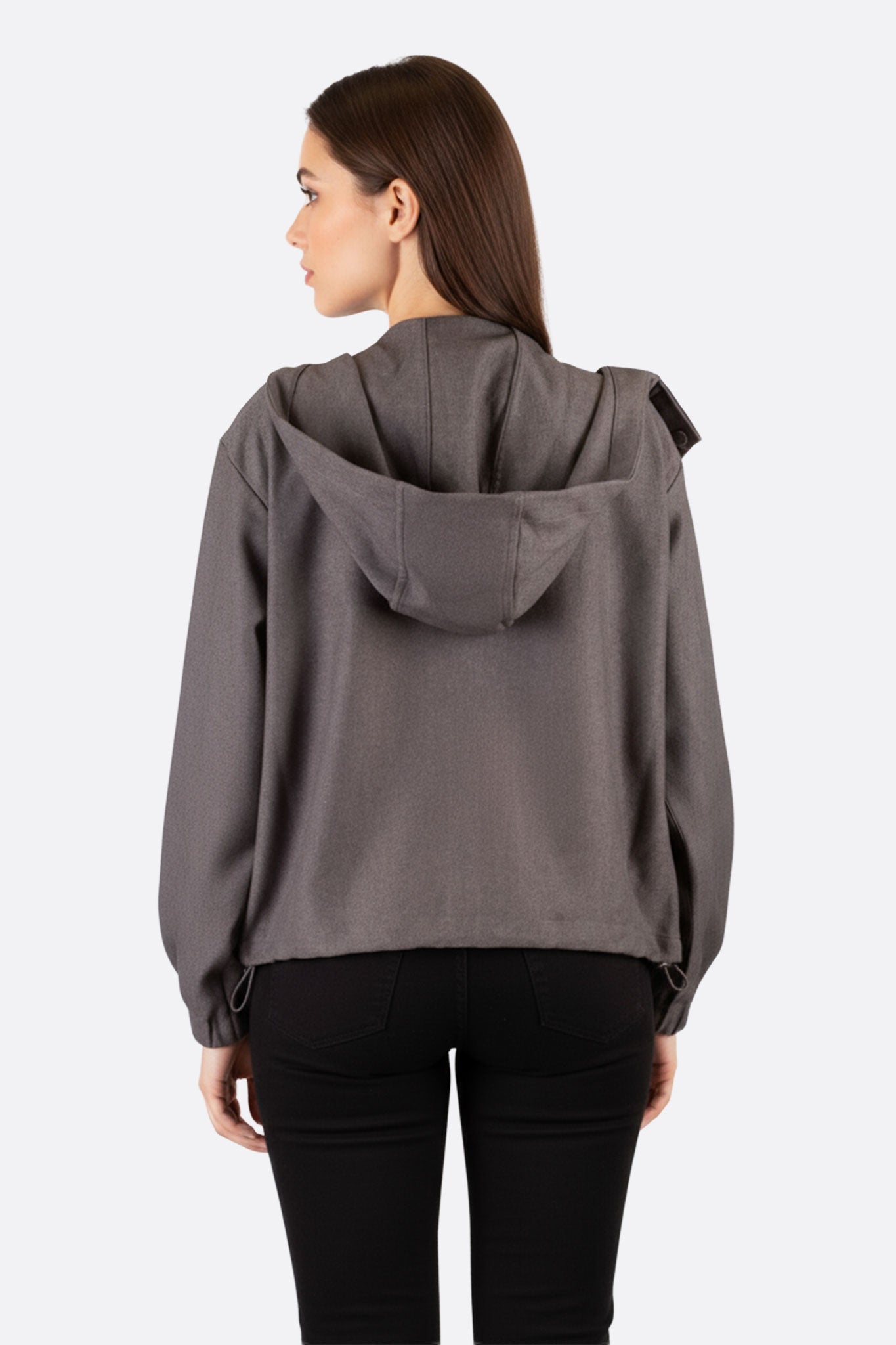 
Zoom sur le dos de la veste coupe-vent gris anthracite, mettant en valeur la texture légère et l'élégance sportive pour...



