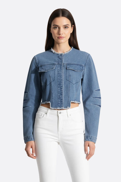 
Veste en denim élégante aux franges, parfaite pour un look chic et moderne, idéale pour vos sorties en soirée.



