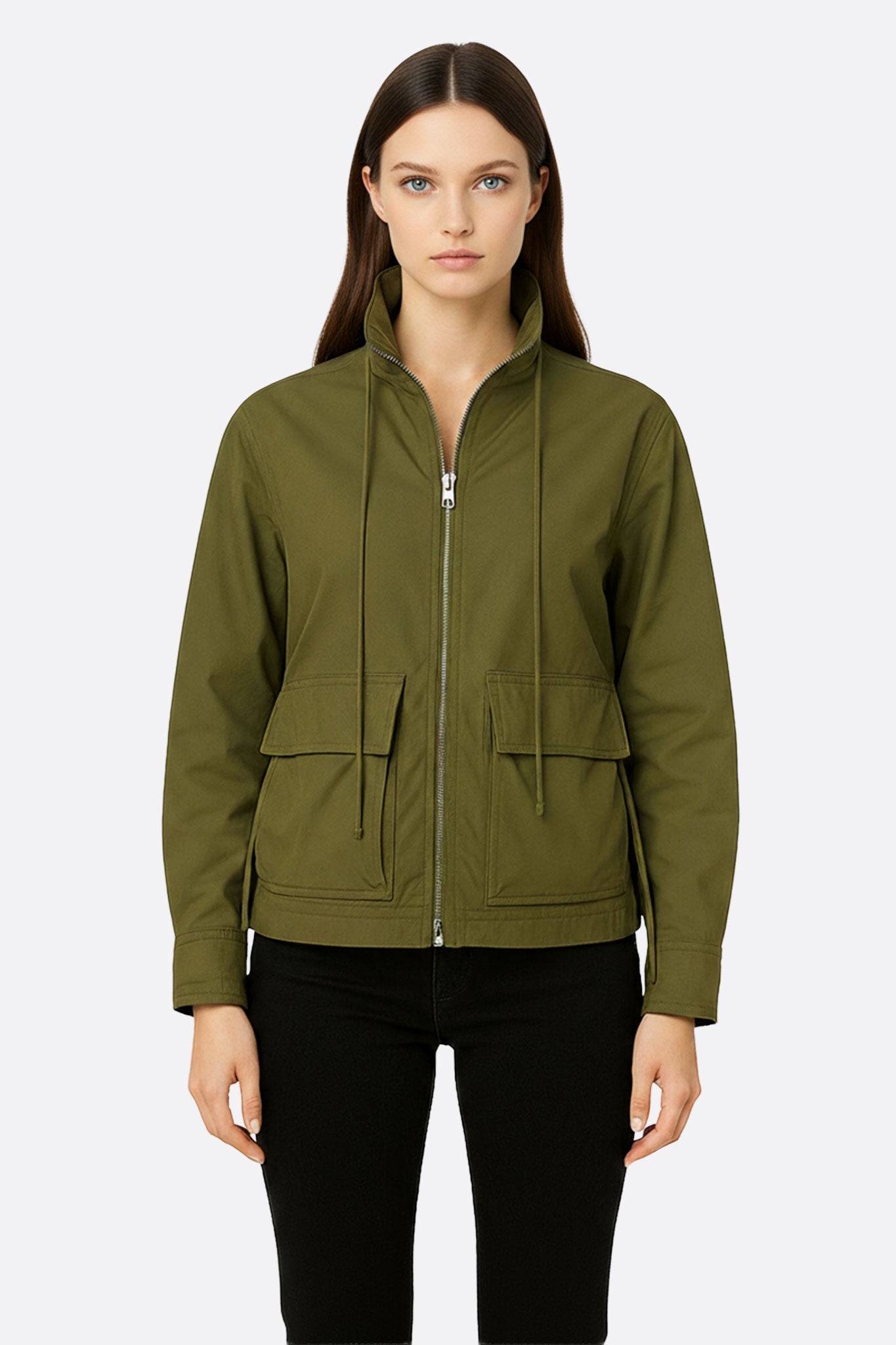 
Veste utilitaire ample en vert kaki, à cordons ajustables, parfaite pour un look élégant et décontracté au quotidien.



